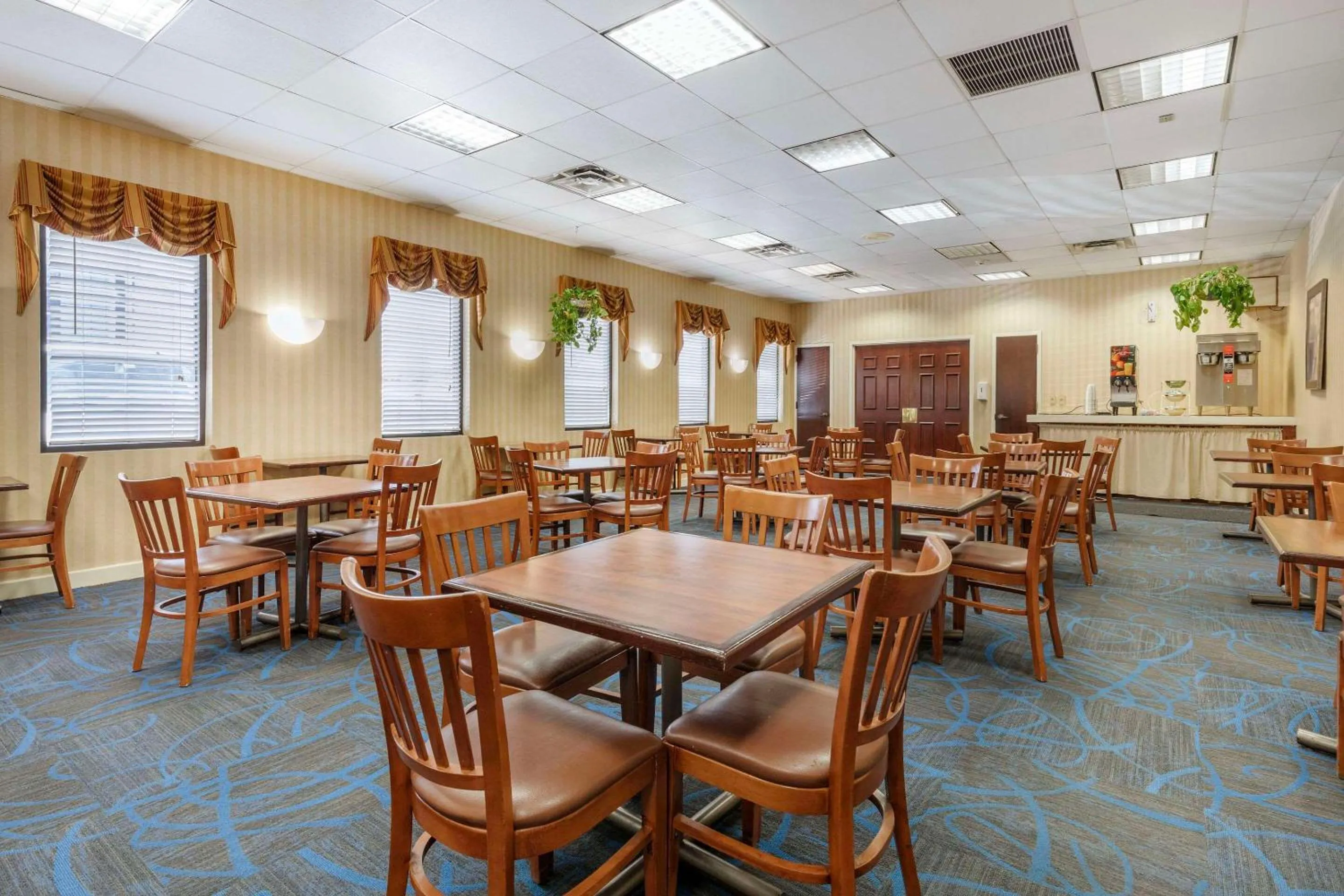 Breakfast in Quality Inn Vienna - Tysons Corner