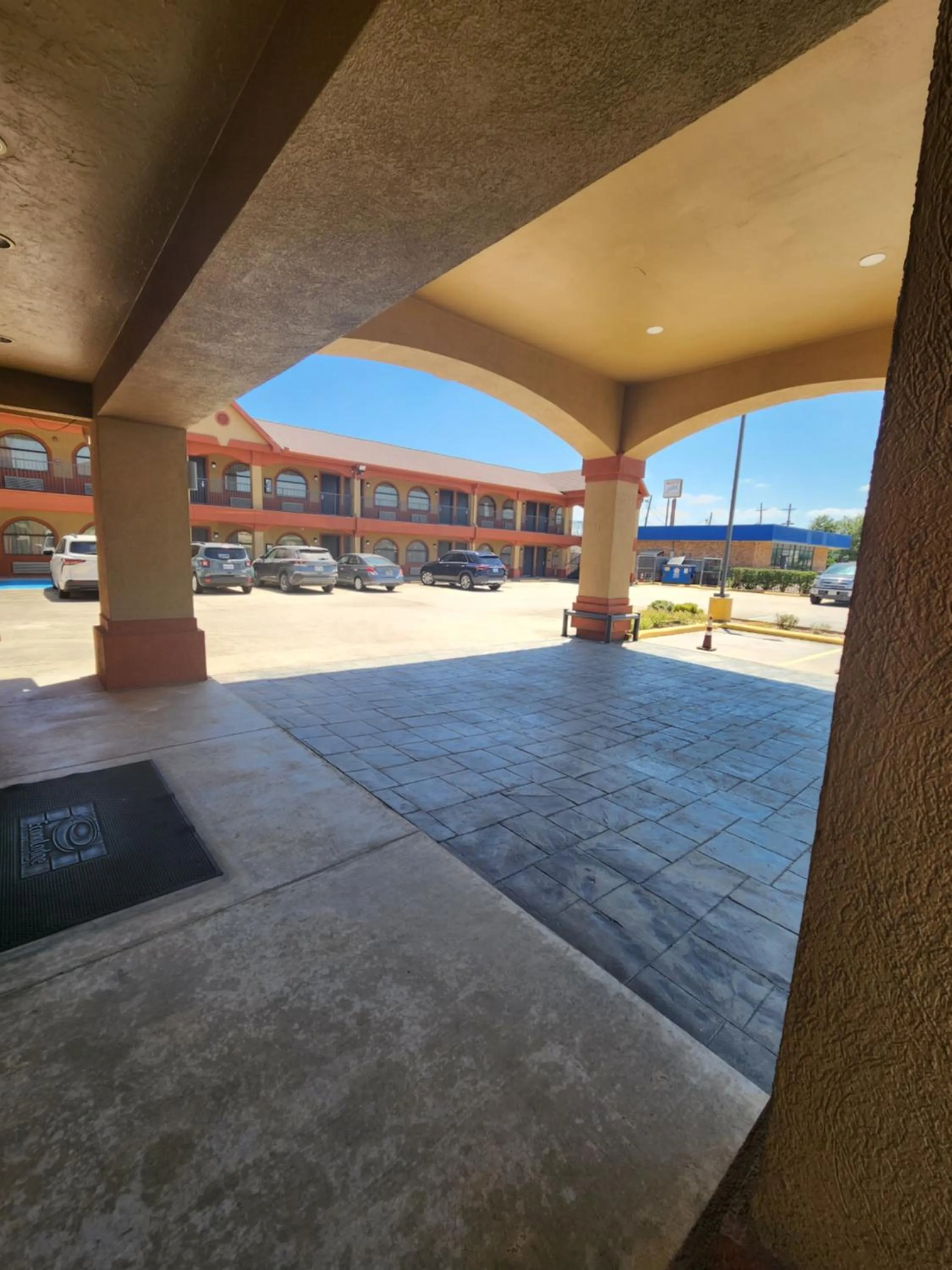 Parking in Scottish Inn and Suites Beaumont