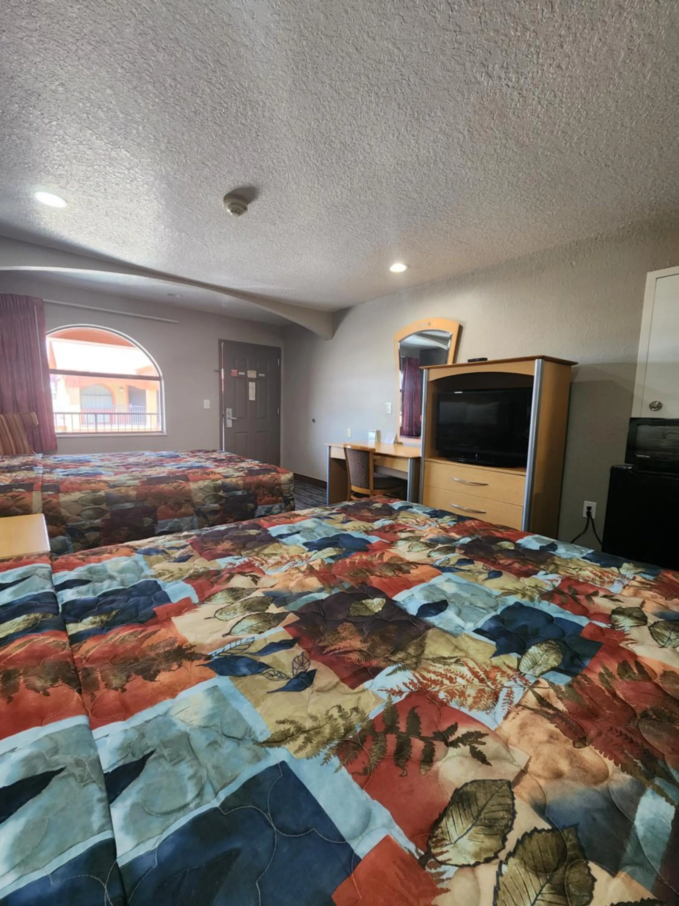 Photo of the whole room, Bed in Scottish Inn and Suites Beaumont