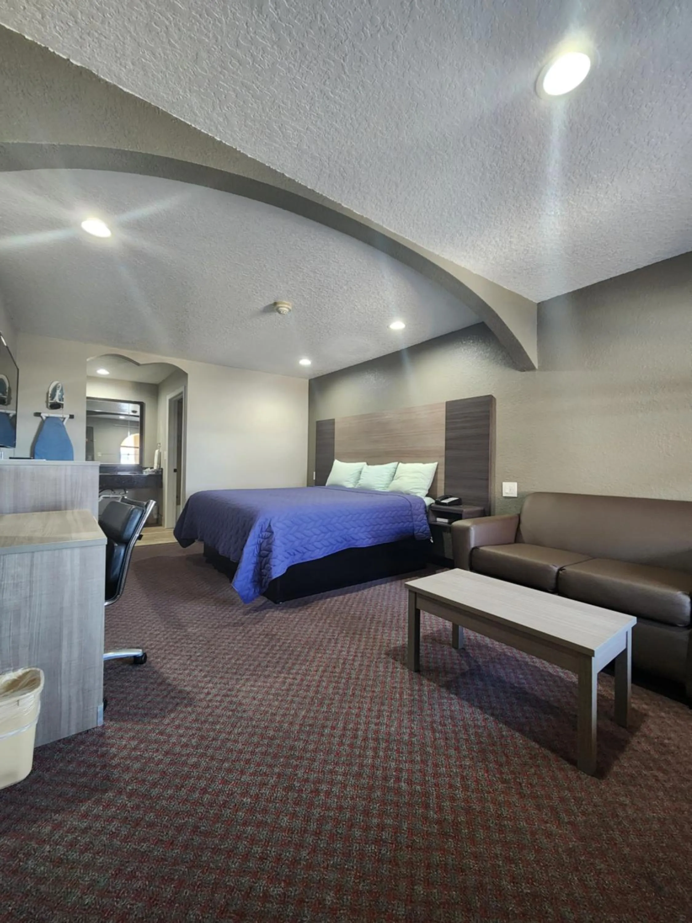 Photo of the whole room, Bed in Scottish Inn and Suites Beaumont