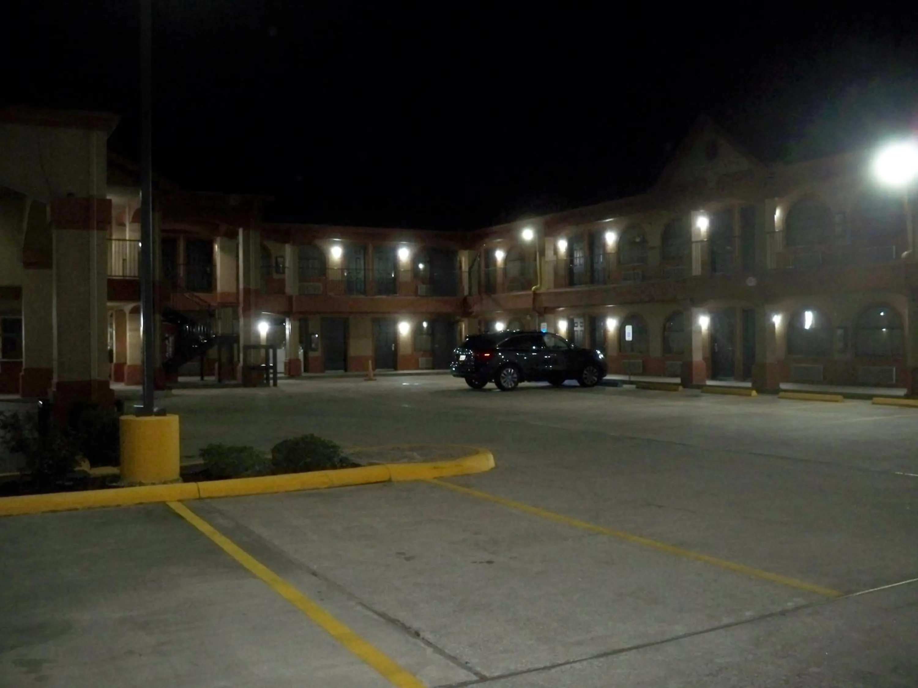Night in Scottish Inn and Suites Beaumont