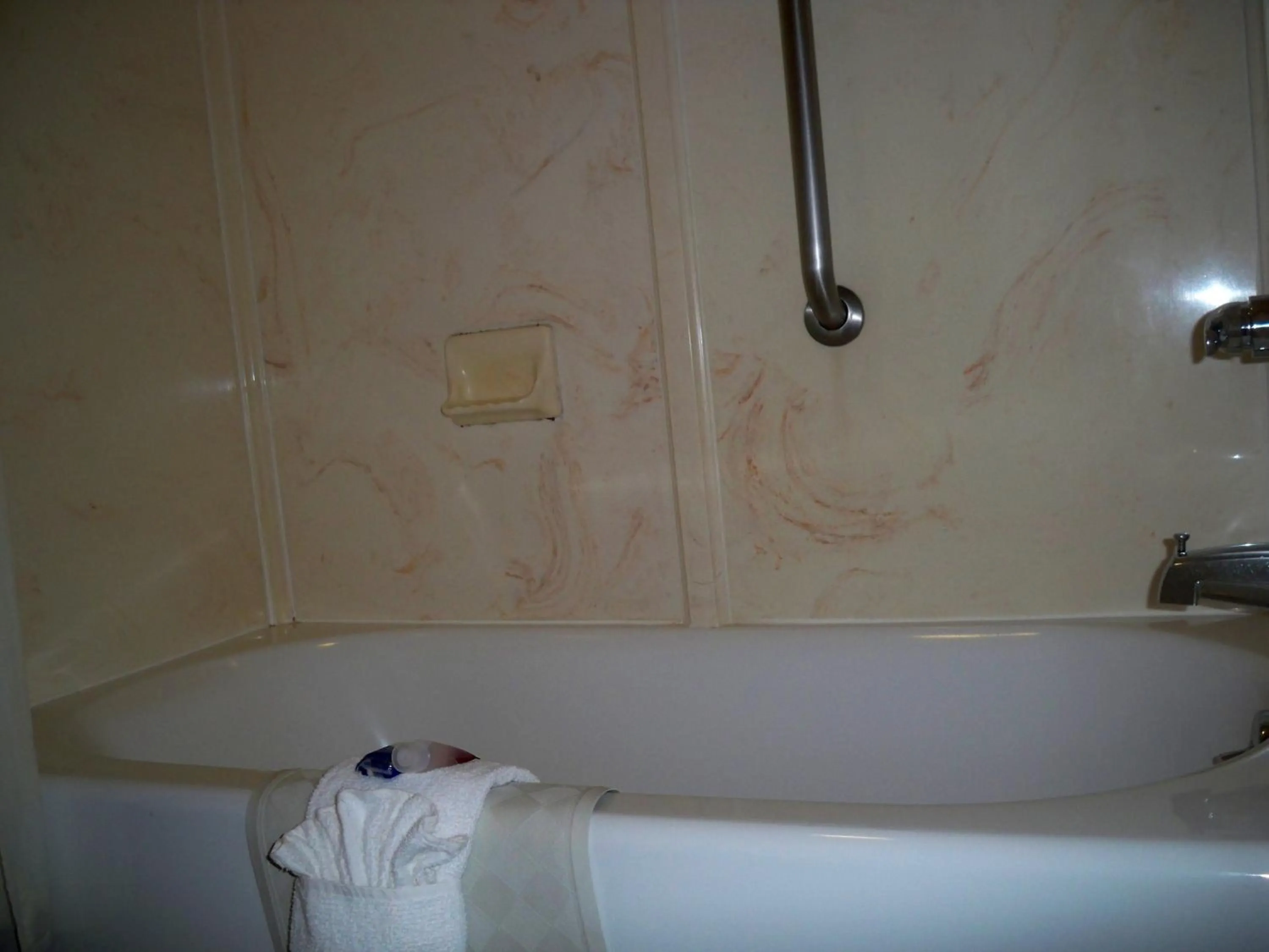 Shower in Scottish Inn and Suites Beaumont