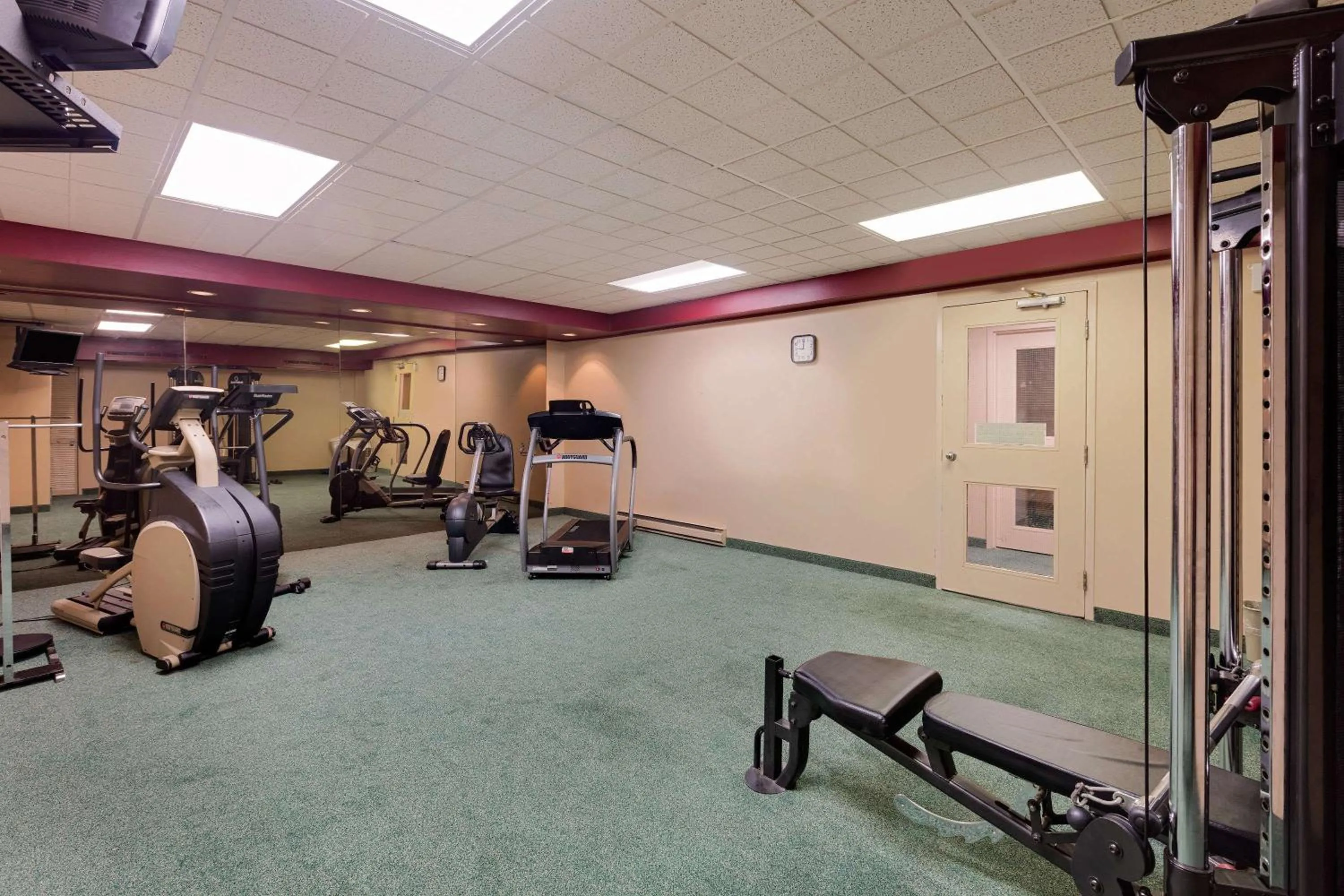 Fitness centre/facilities in Ramada by Wyndham Pinewood Park Resort North Bay