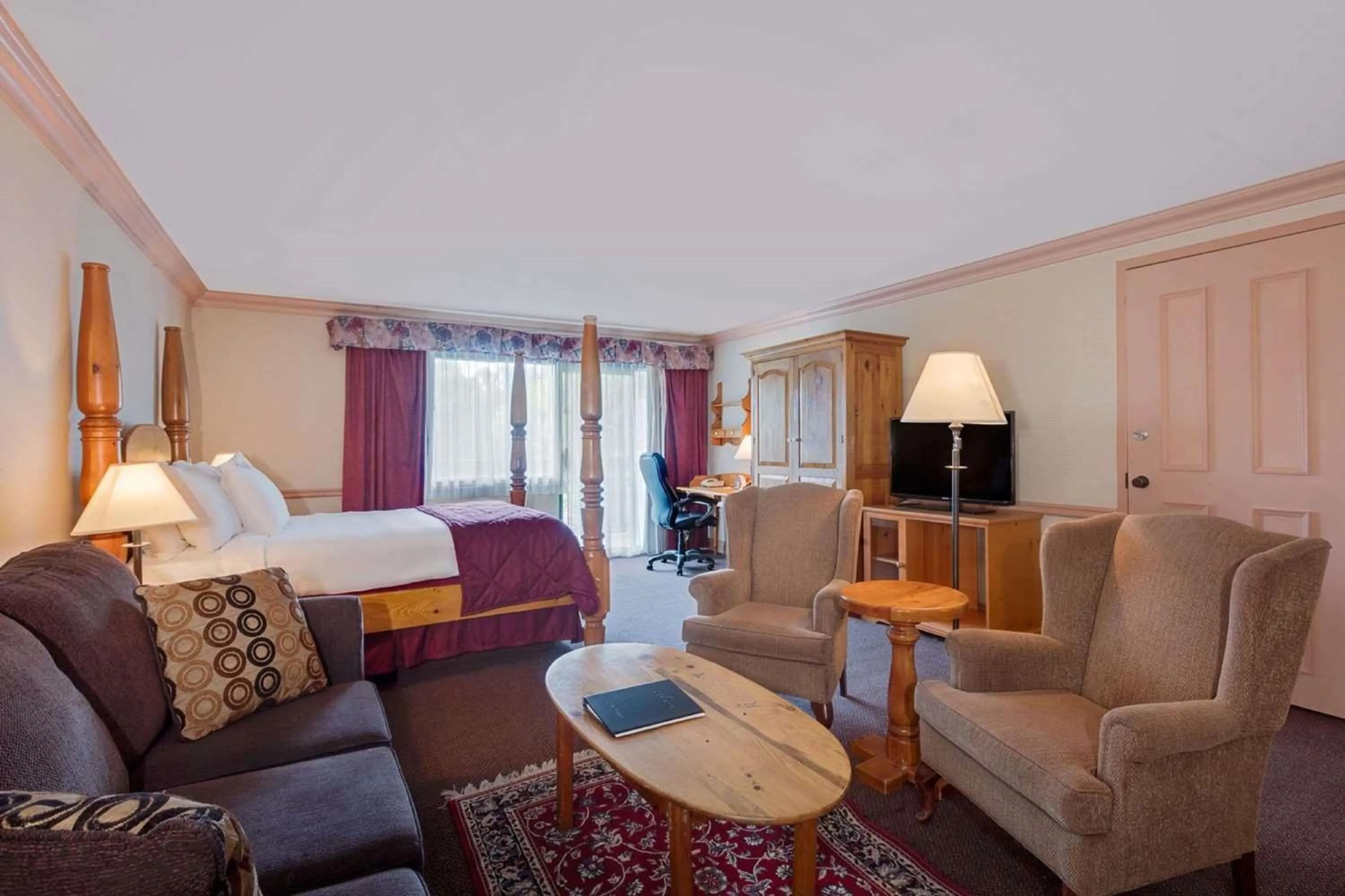 Bedroom, Bed in Ramada by Wyndham Pinewood Park Resort North Bay