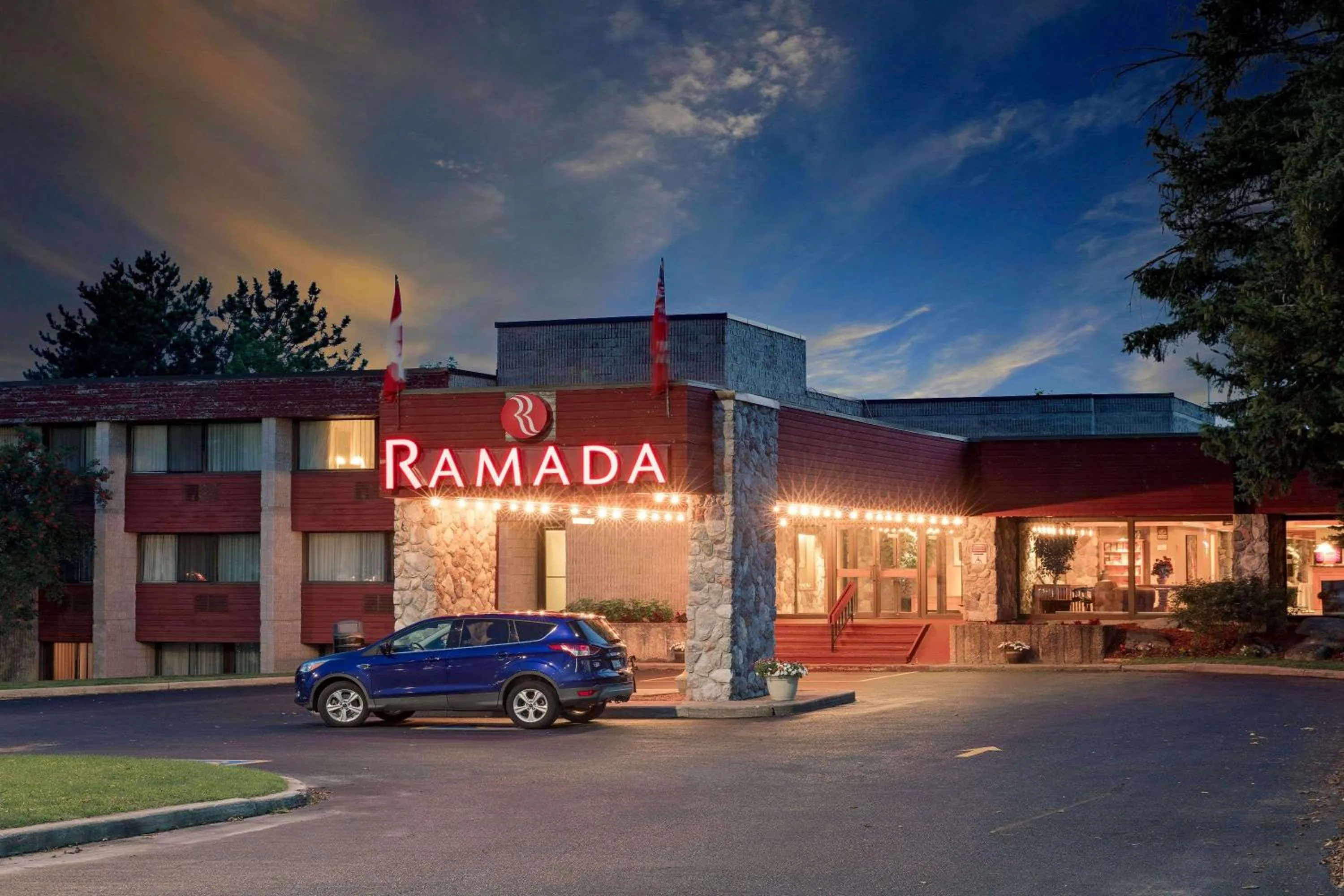 Property building in Ramada by Wyndham Pinewood Park Resort North Bay