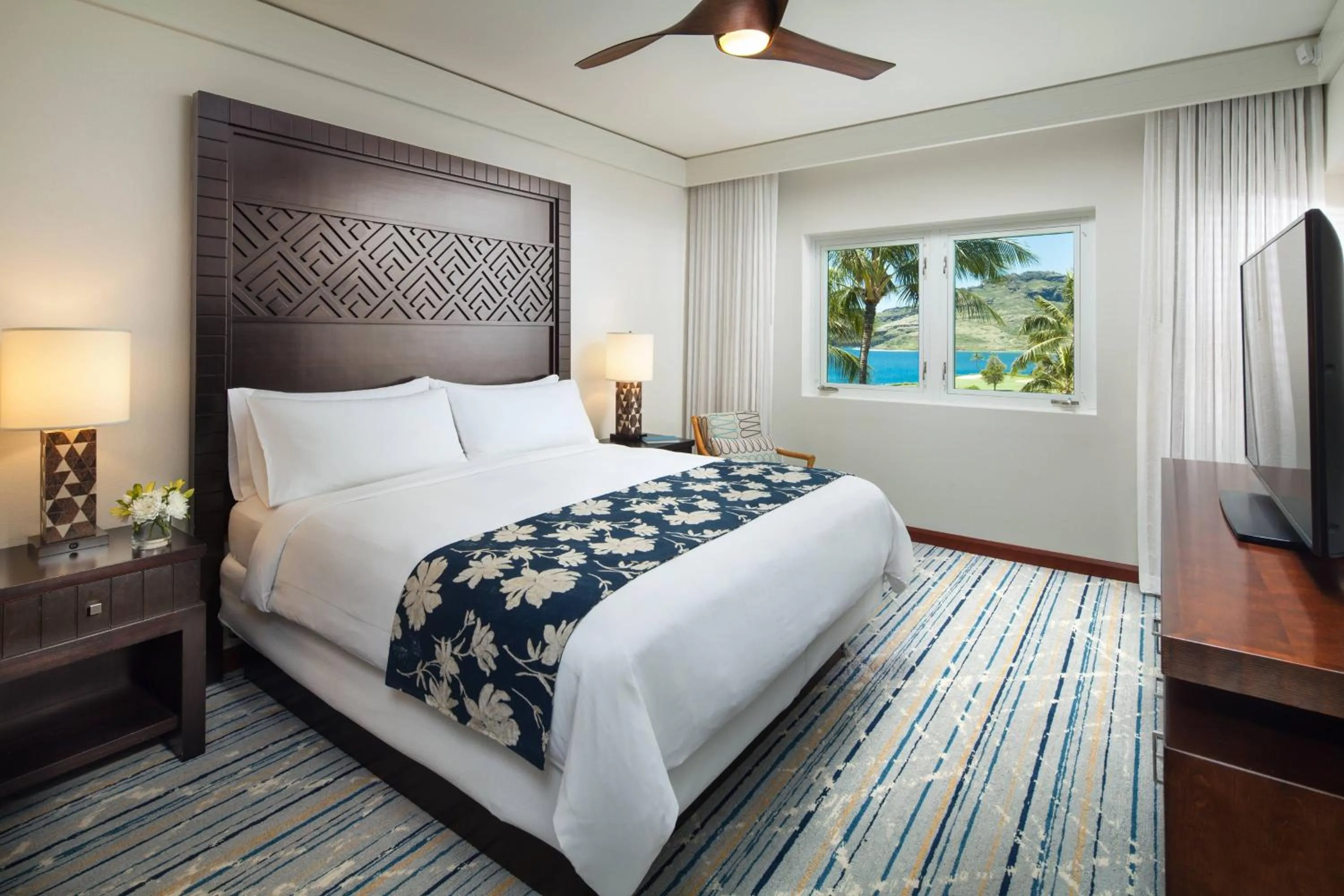 Bedroom, Bed in Marriott's Kauai Lagoons - Kalanipu'u