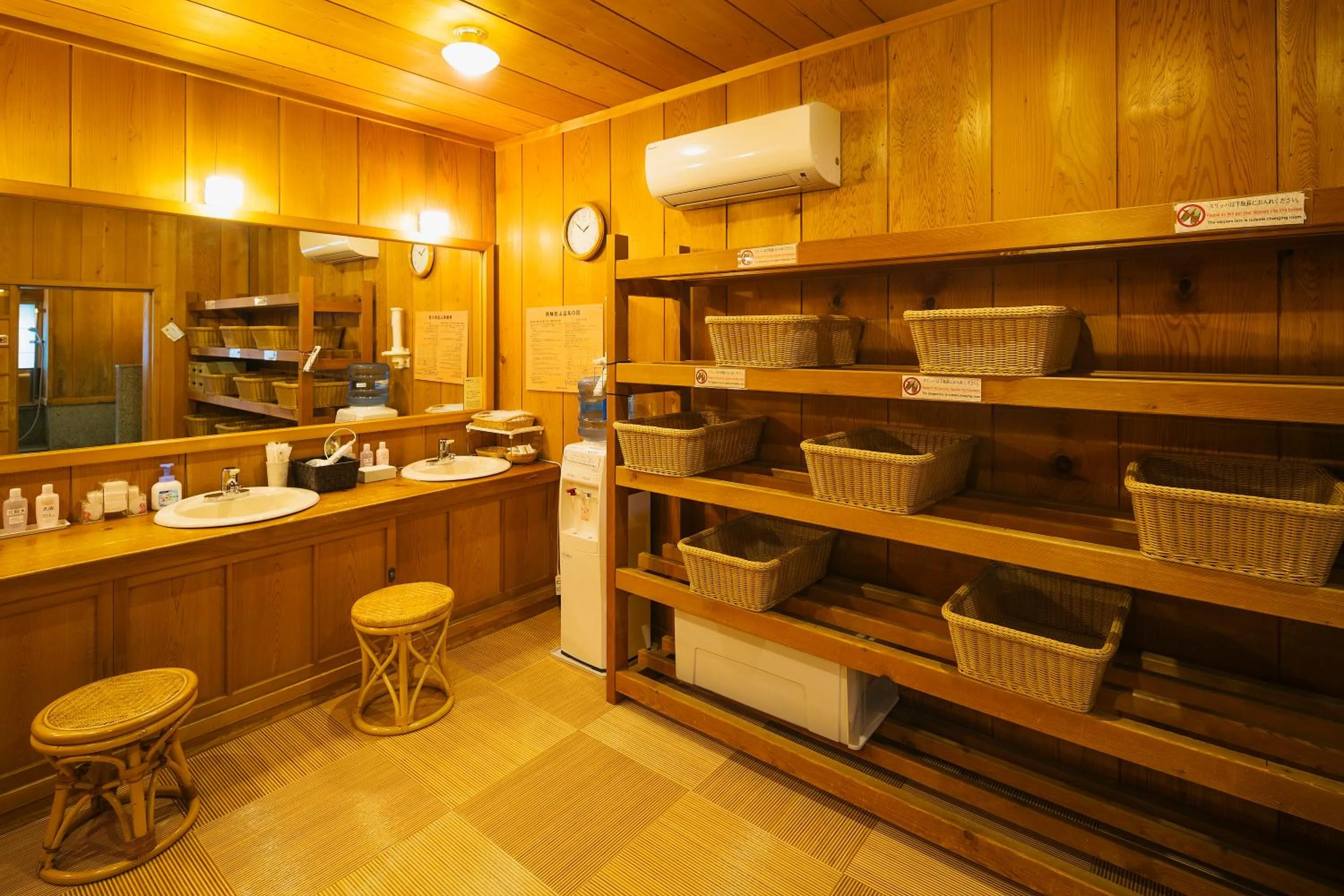 Hot Spring Bath in Ryokan Asunaro