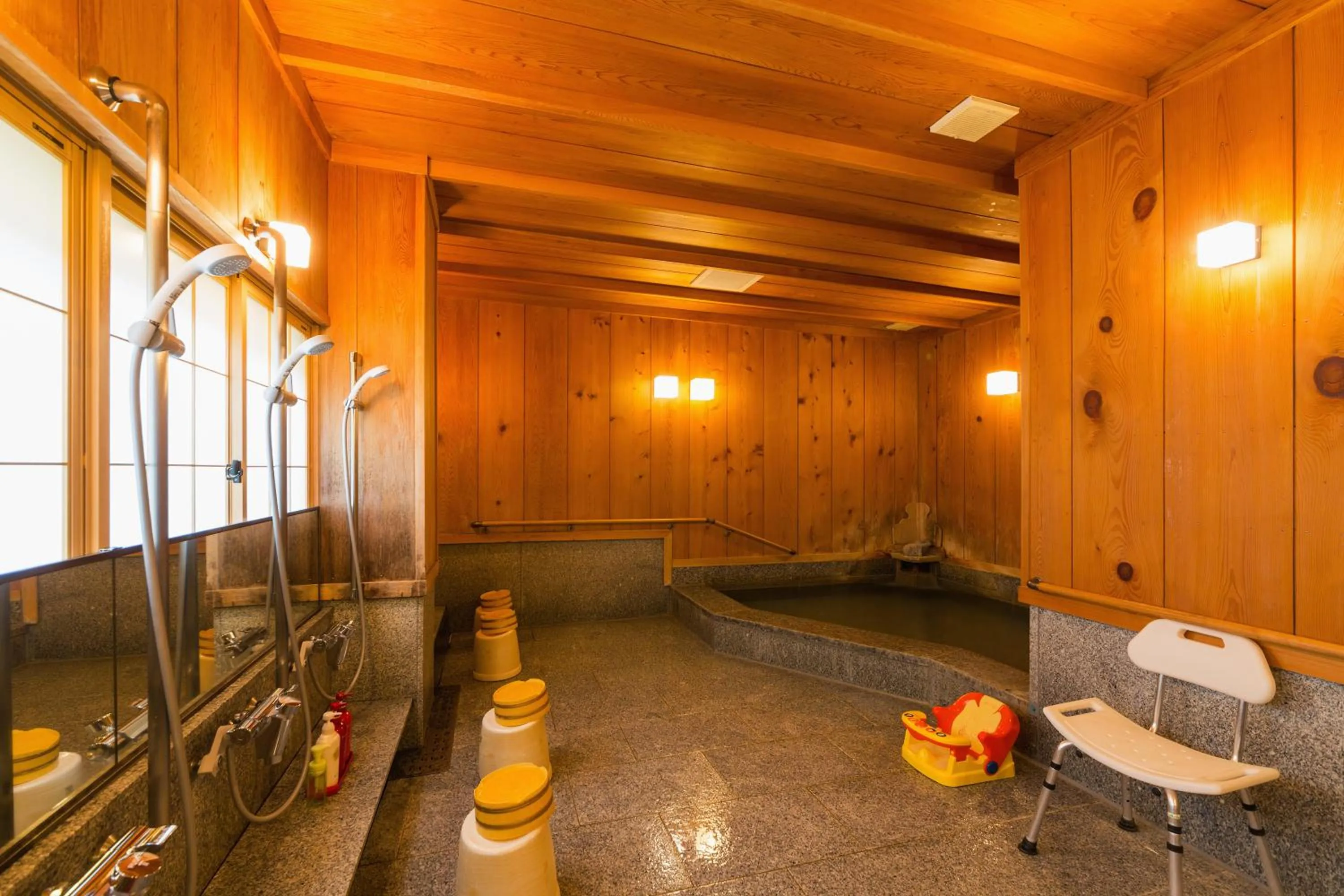 Hot Spring Bath in Ryokan Asunaro