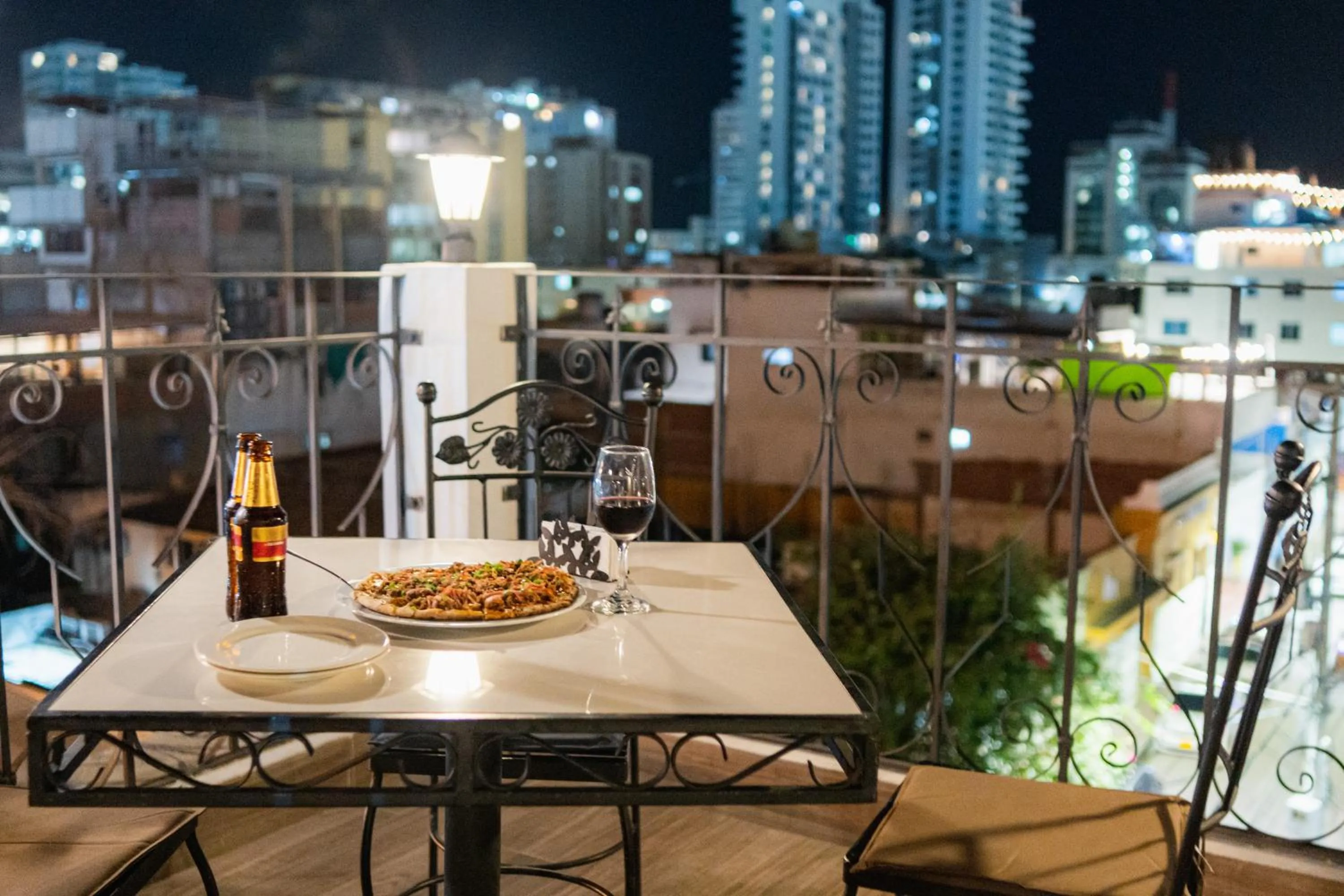 Night in Hotel Boutique ADAZ