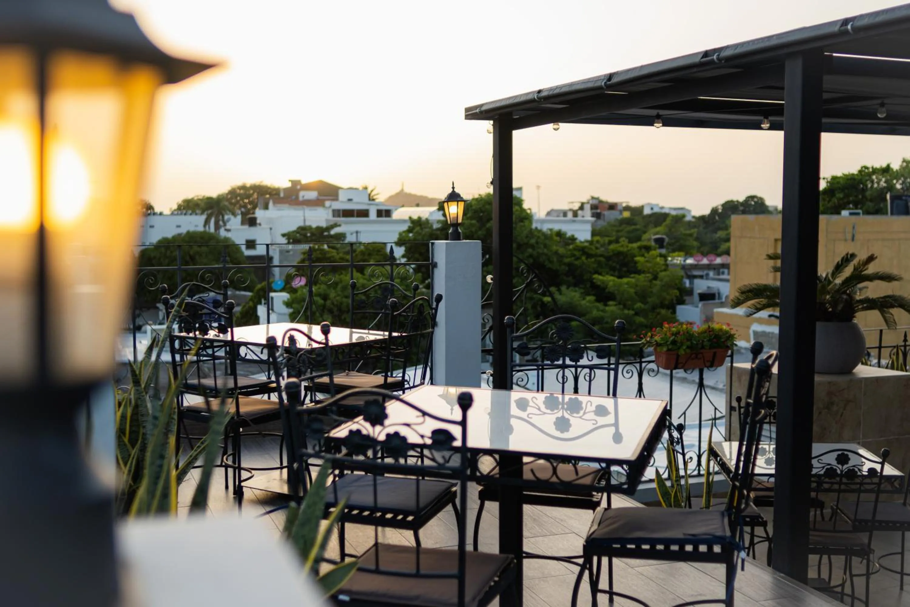 Restaurant/places to eat in Hotel Boutique ADAZ