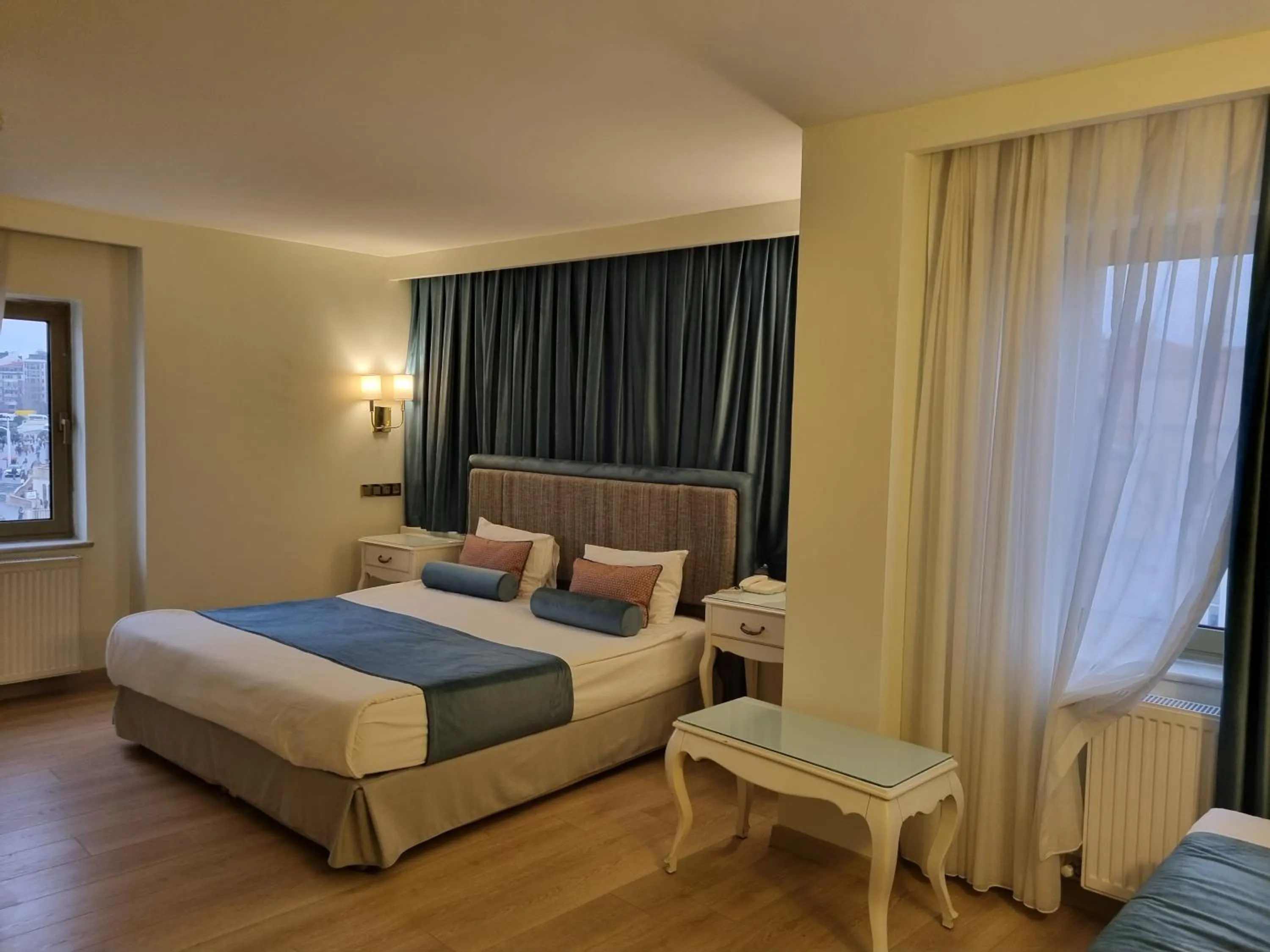 Natural landscape, Bed in Taximtown Hotel