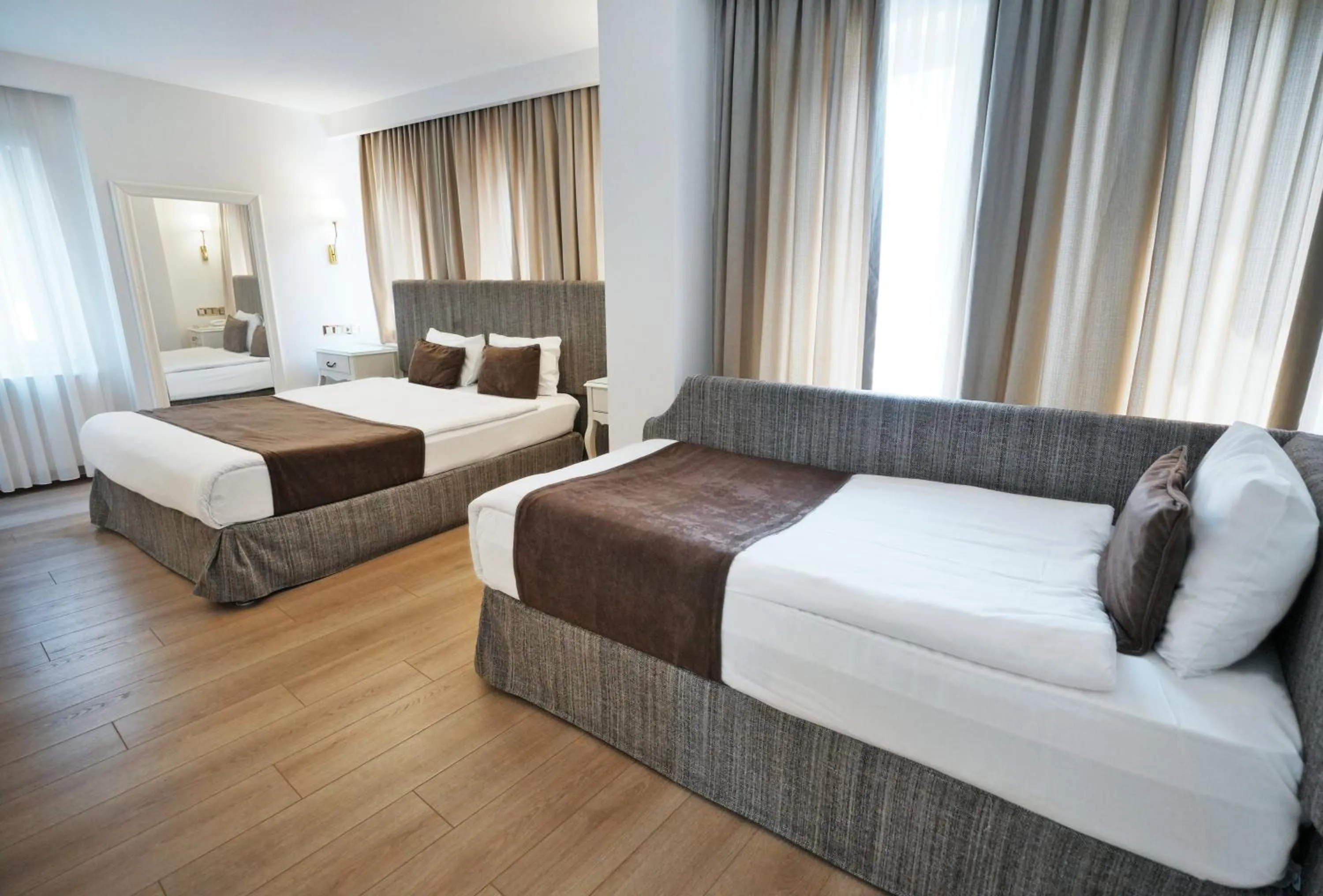 Photo of the whole room, Bed in Taximtown Hotel