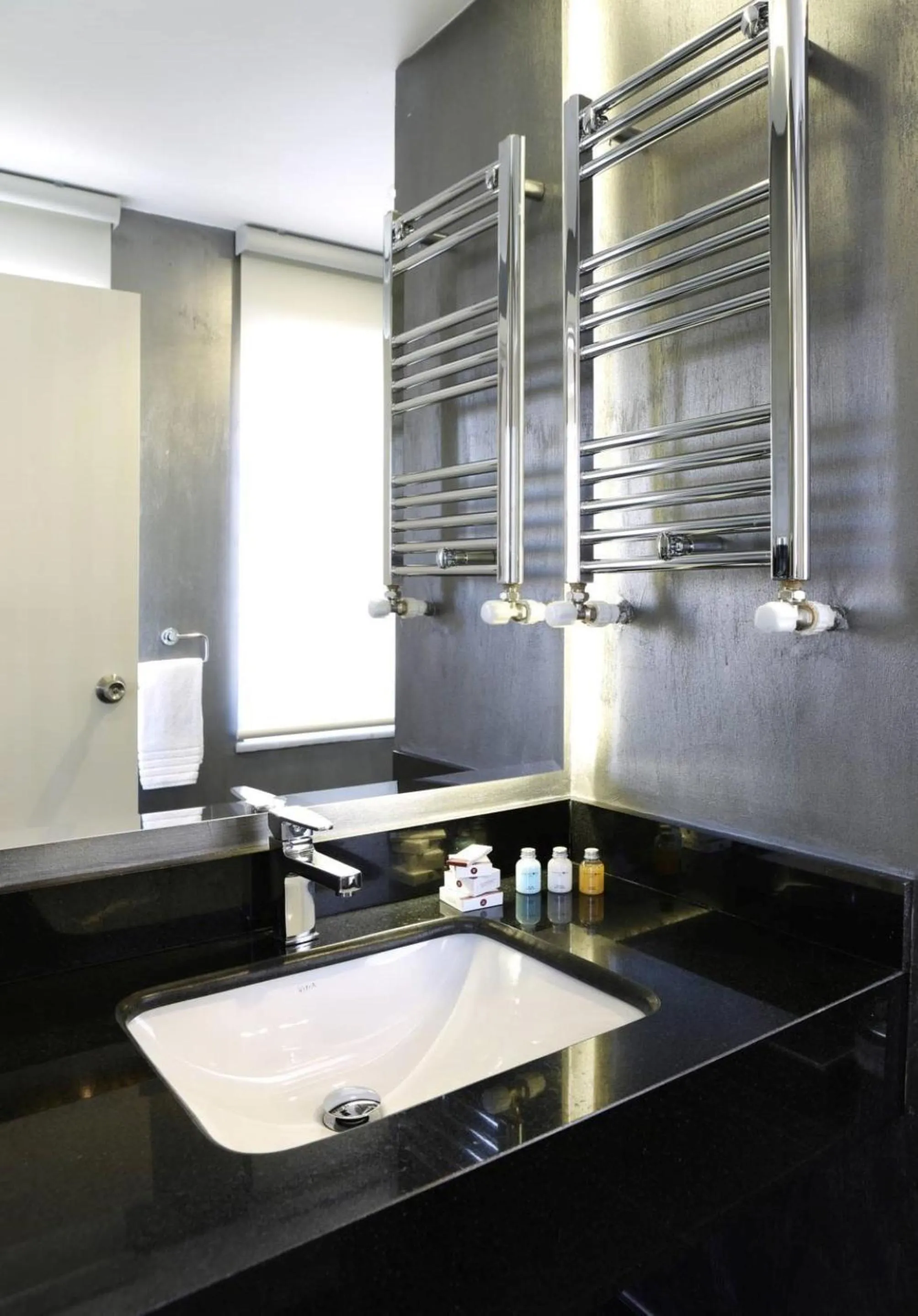 Bathroom in Taximtown Hotel