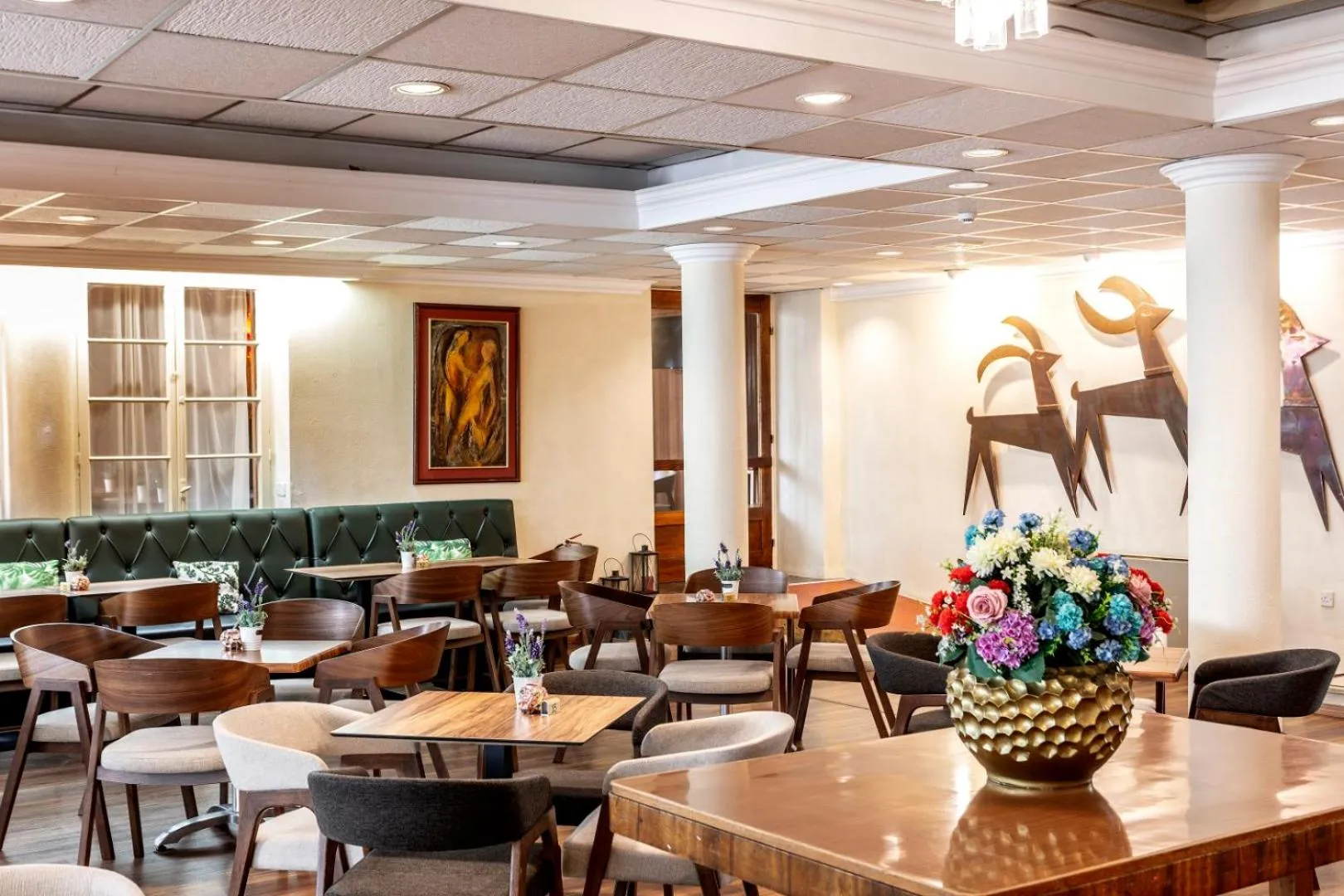 Restaurant/places to eat in Forest Park Hotel