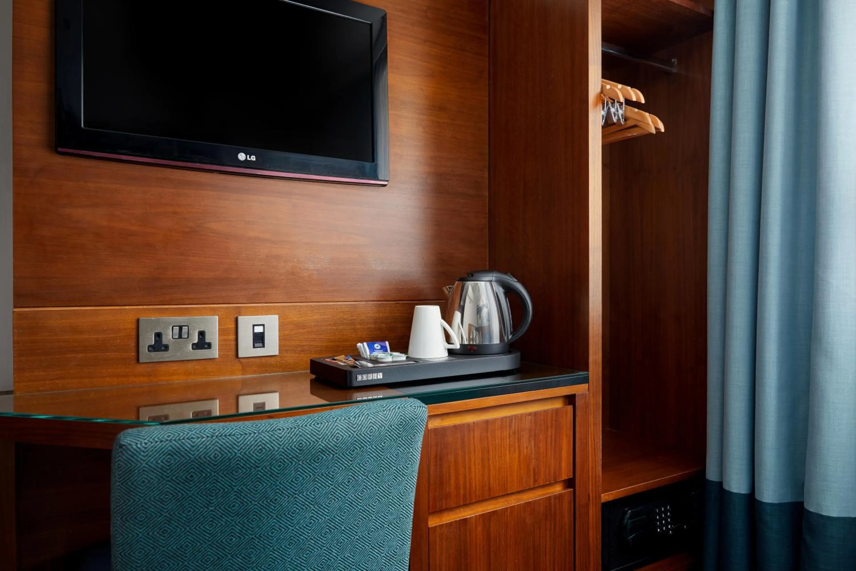 Coffee/tea facilities in Seraphine Hammersmith Hotel