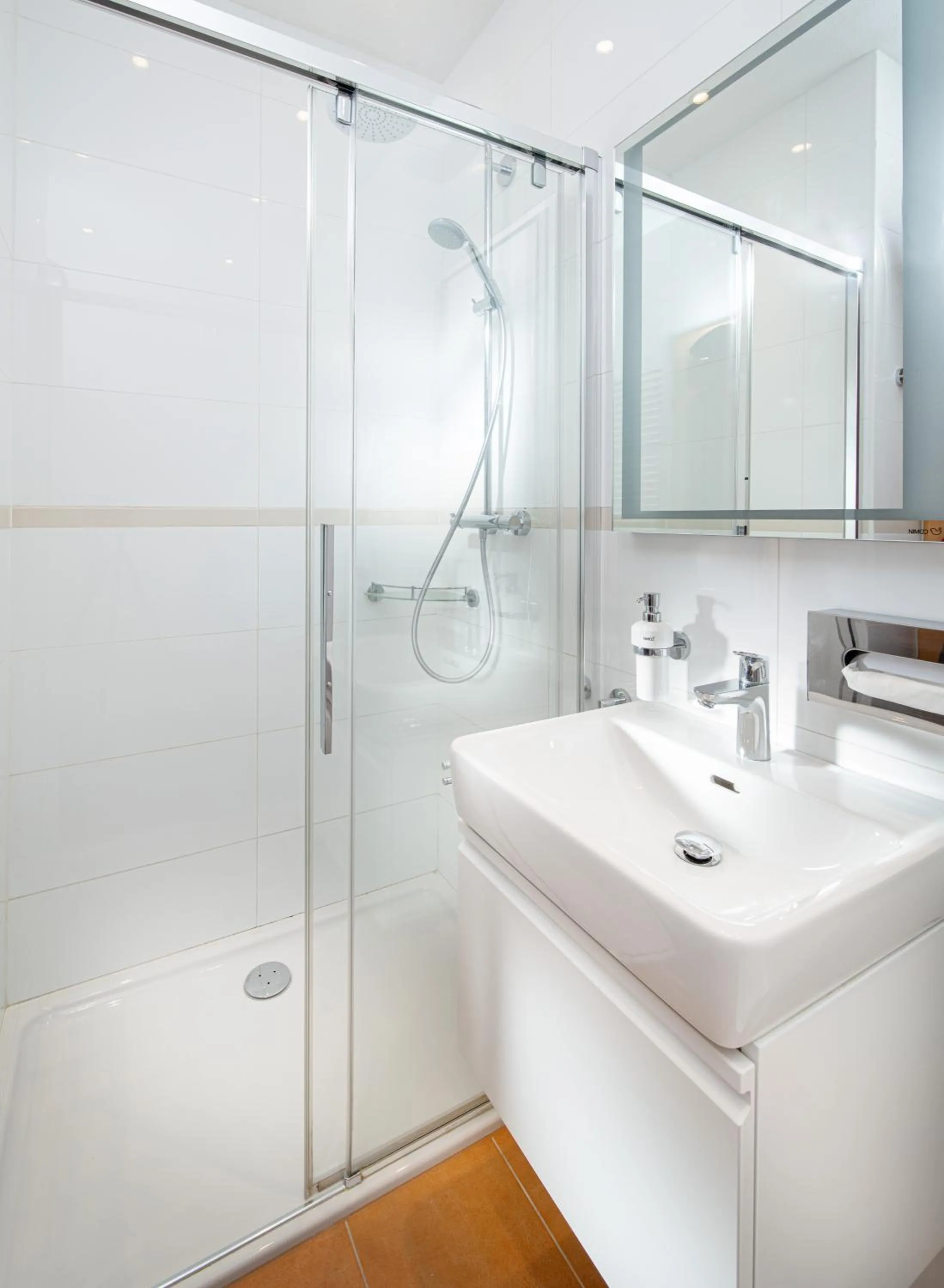 Shower in Hotel Höhlenstein