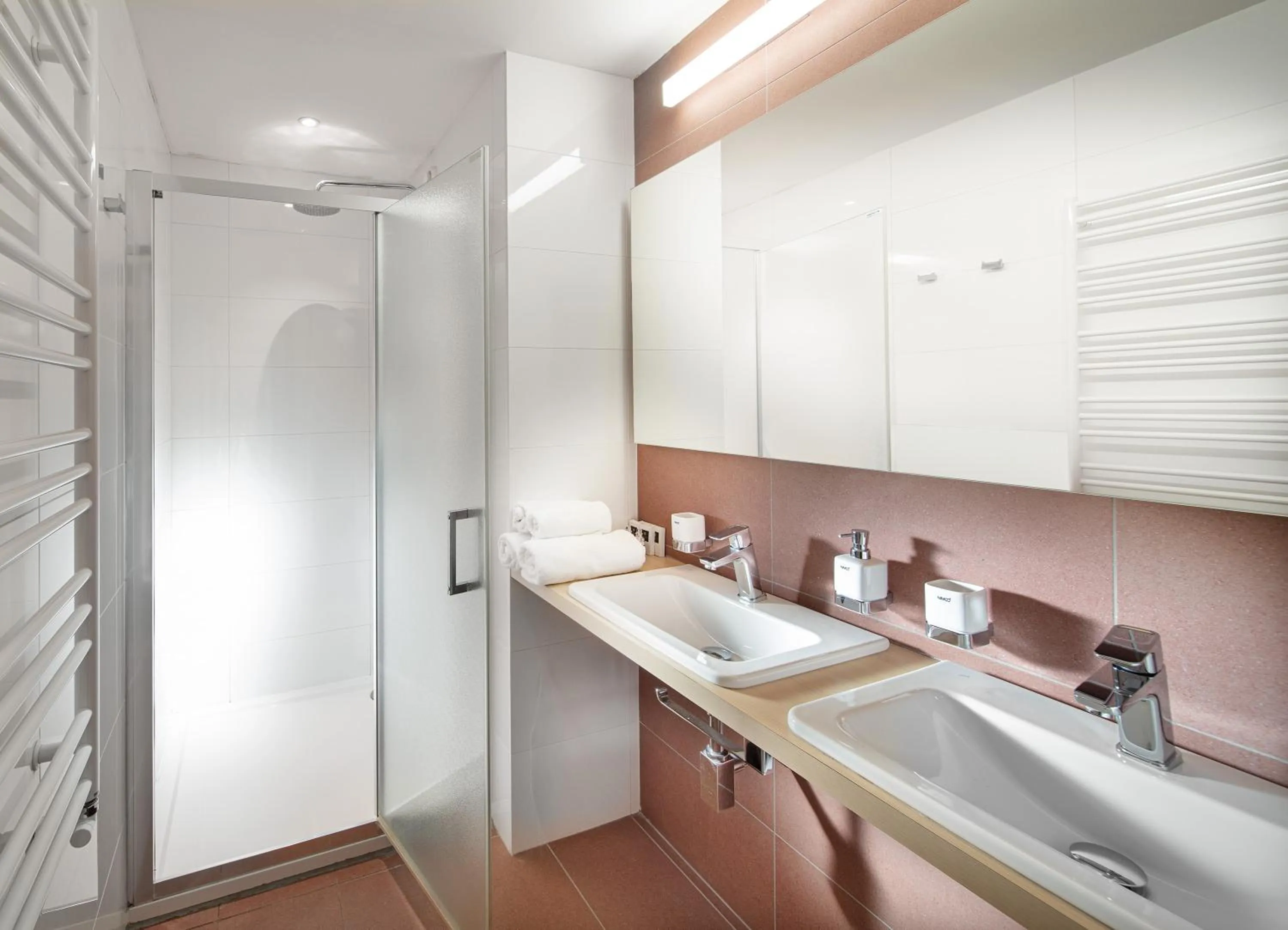 Shower in Hotel Höhlenstein