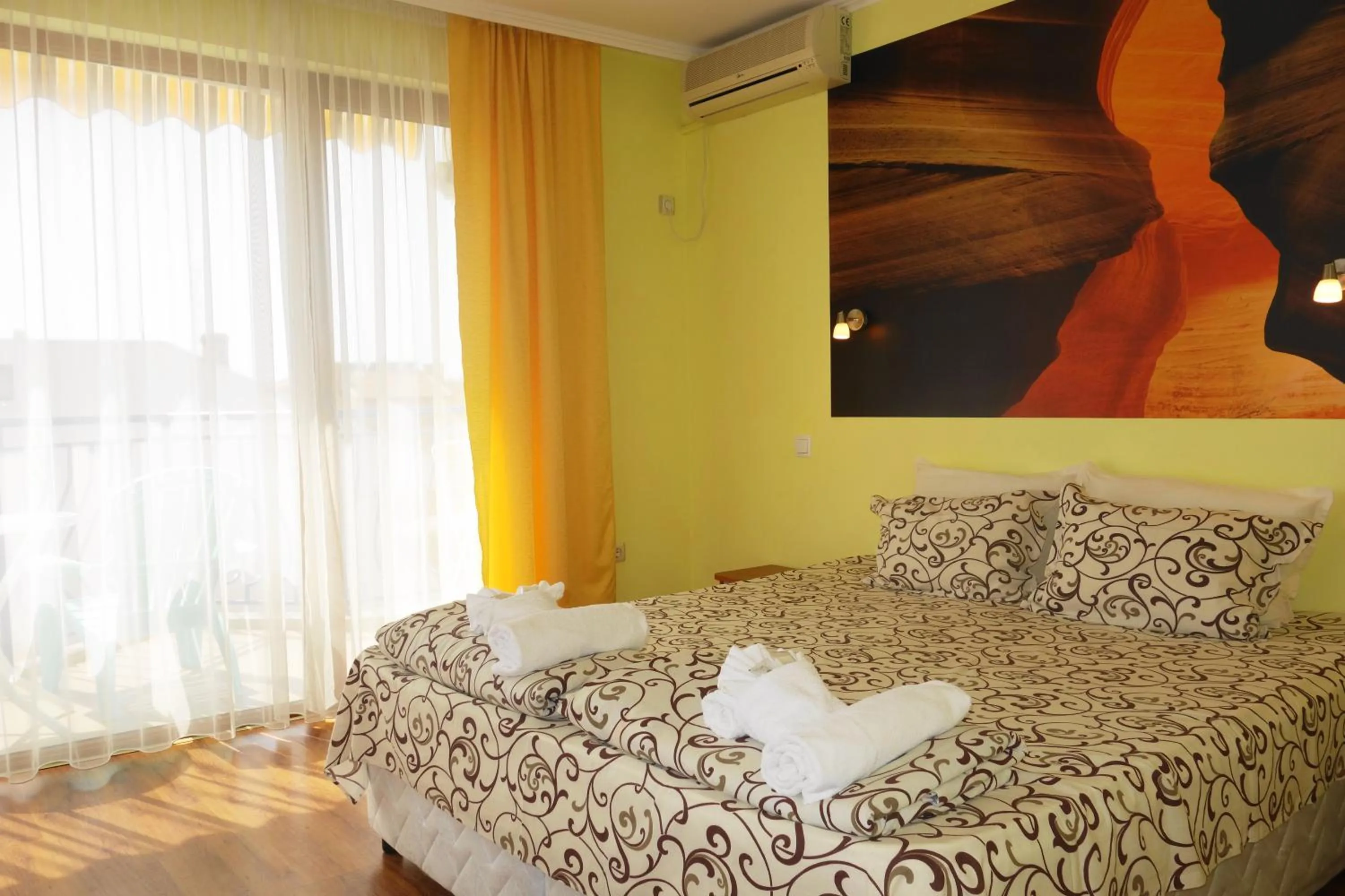 Photo of the whole room in Aquamarine