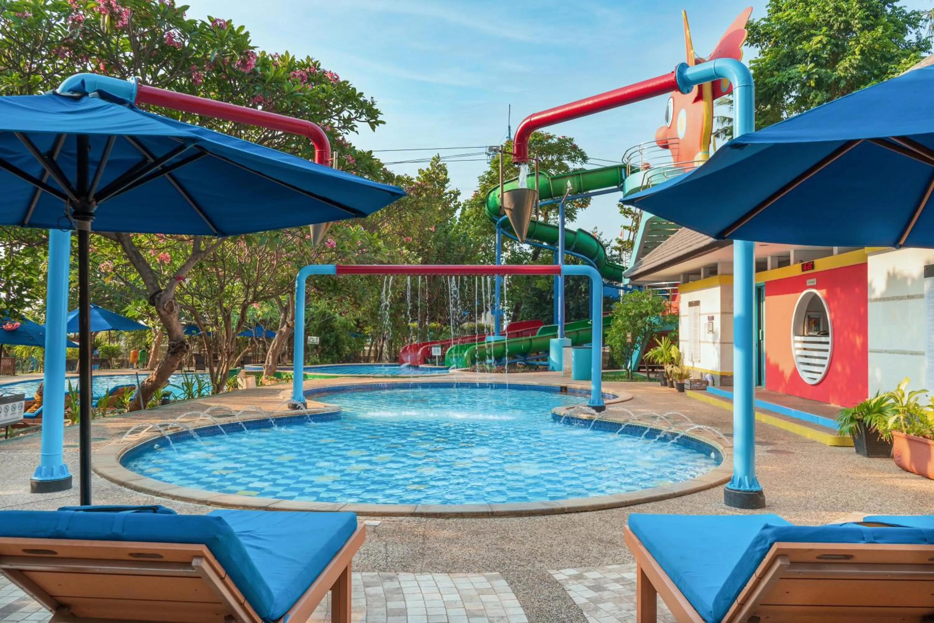 Swimming pool in Mercure Convention Center Ancol