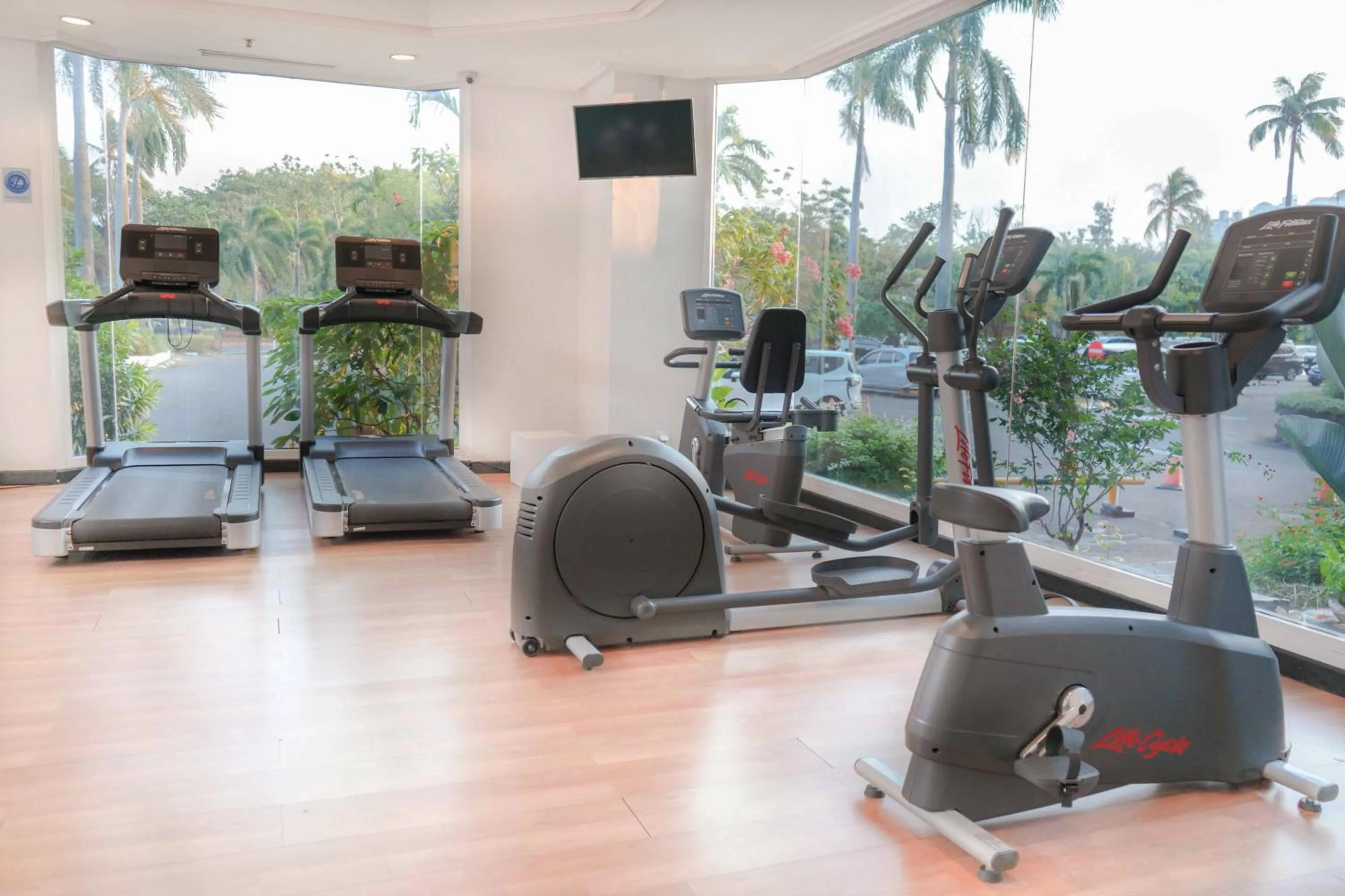Fitness centre/facilities in Mercure Convention Center Ancol