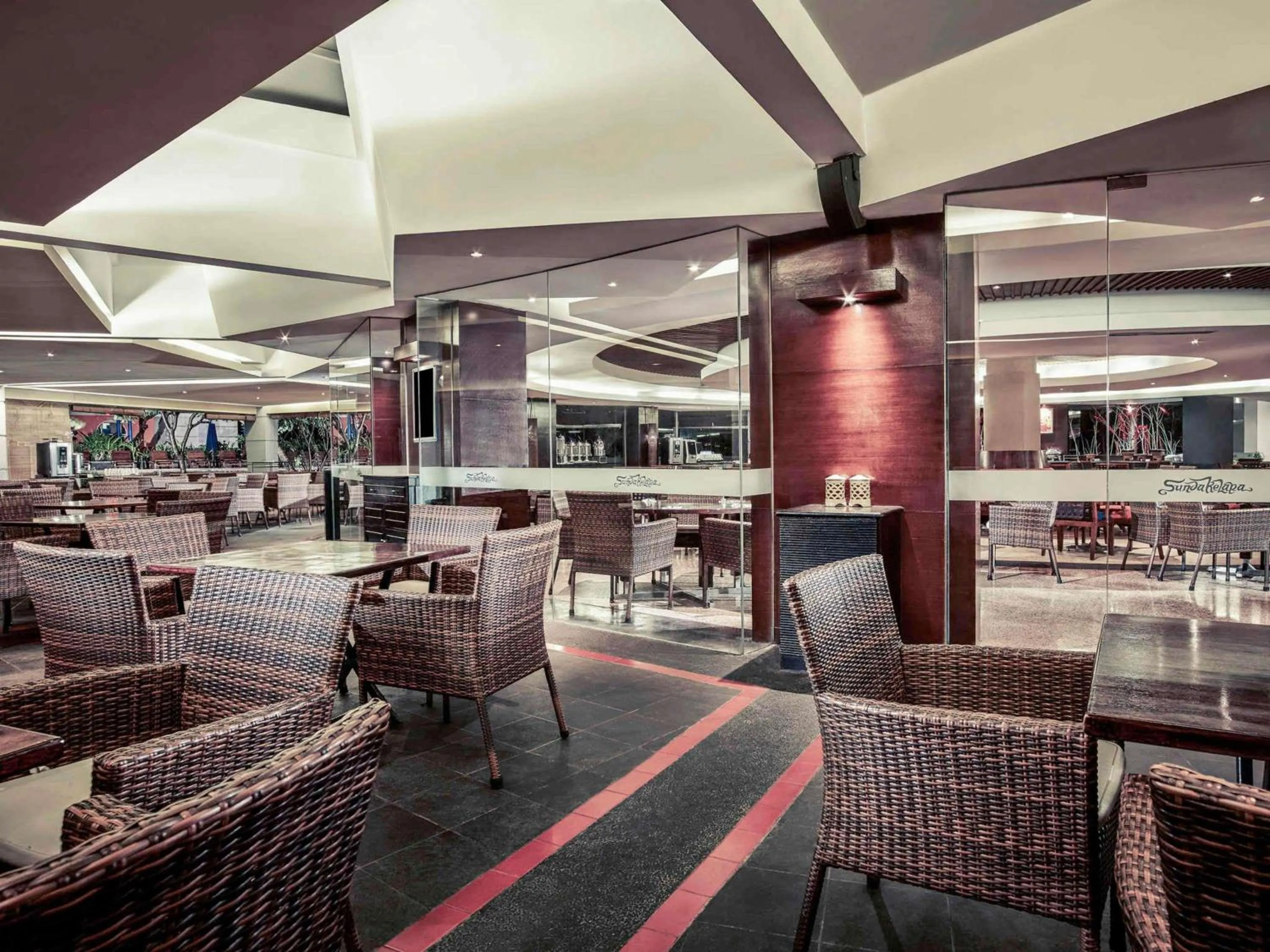 Restaurant/places to eat in Mercure Convention Center Ancol