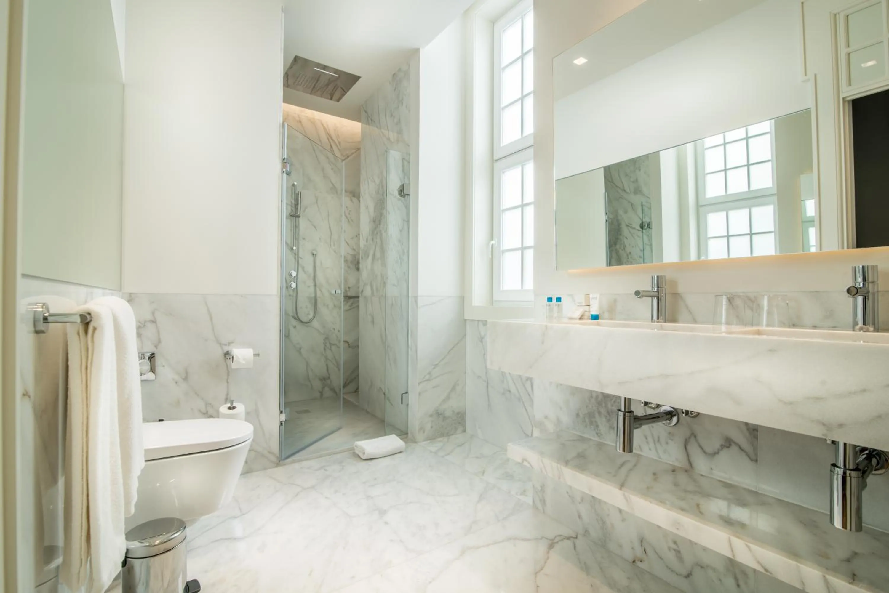 Shower in Hotel da Baixa