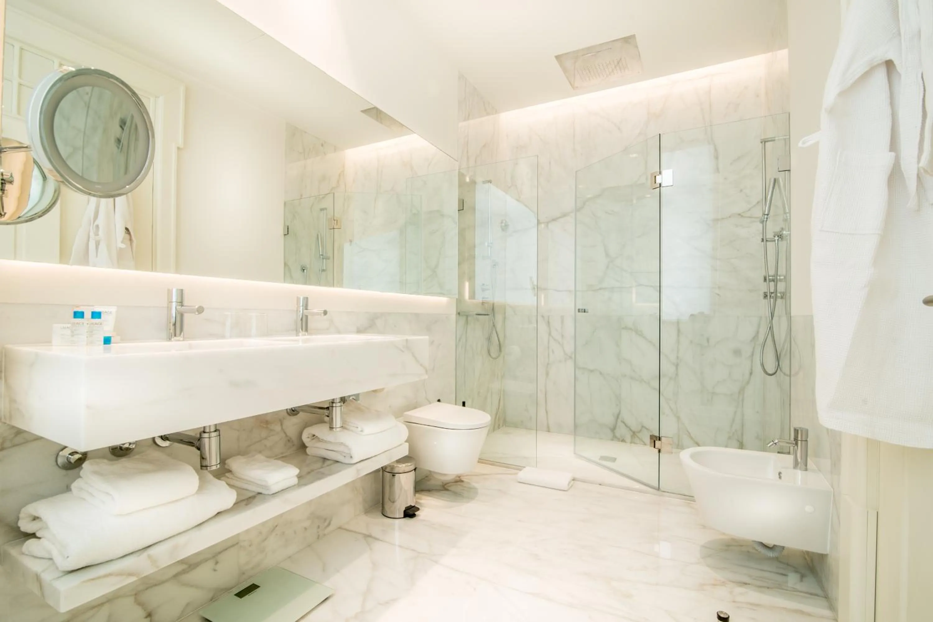 Shower in Hotel da Baixa