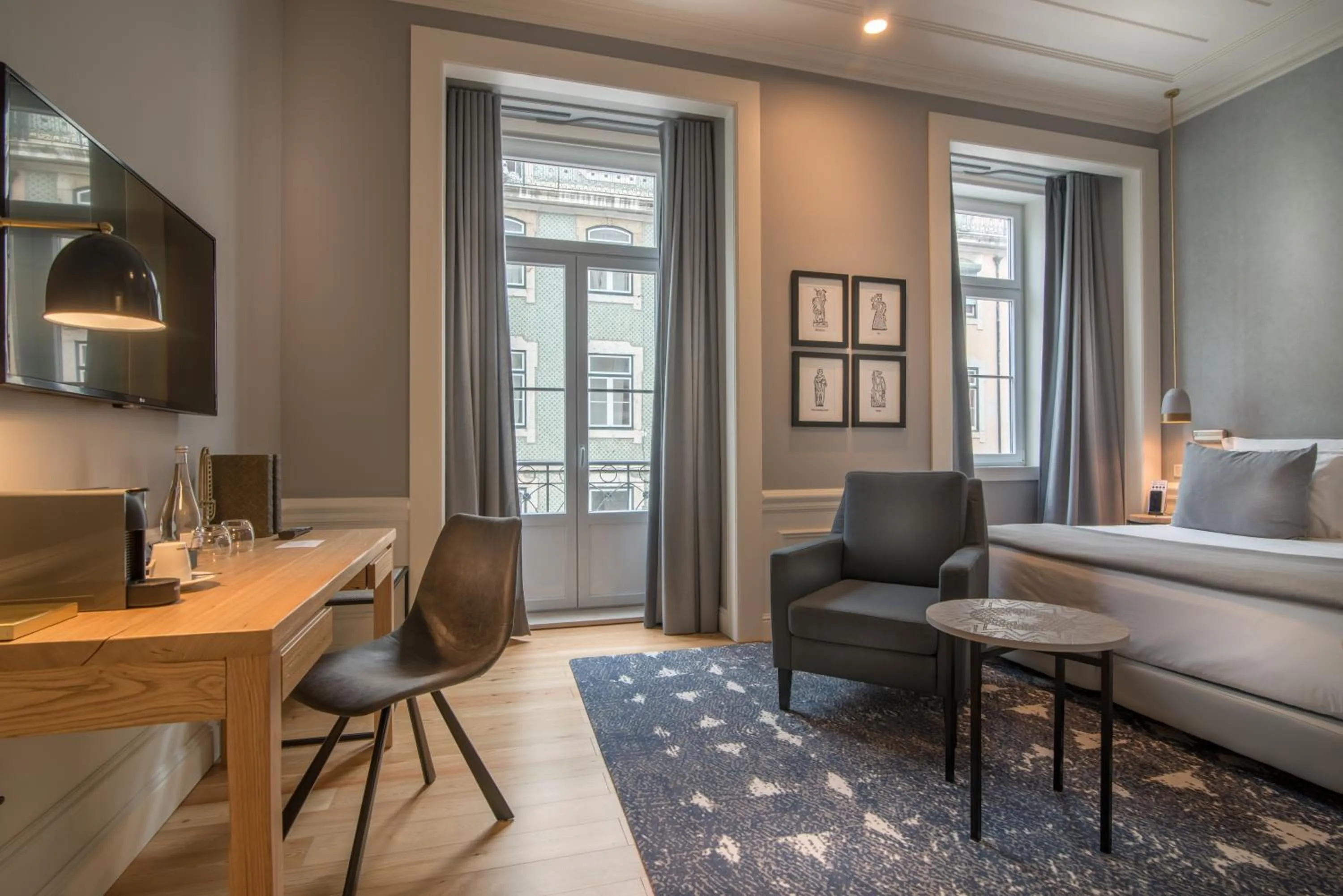 Seating area in Hotel da Baixa