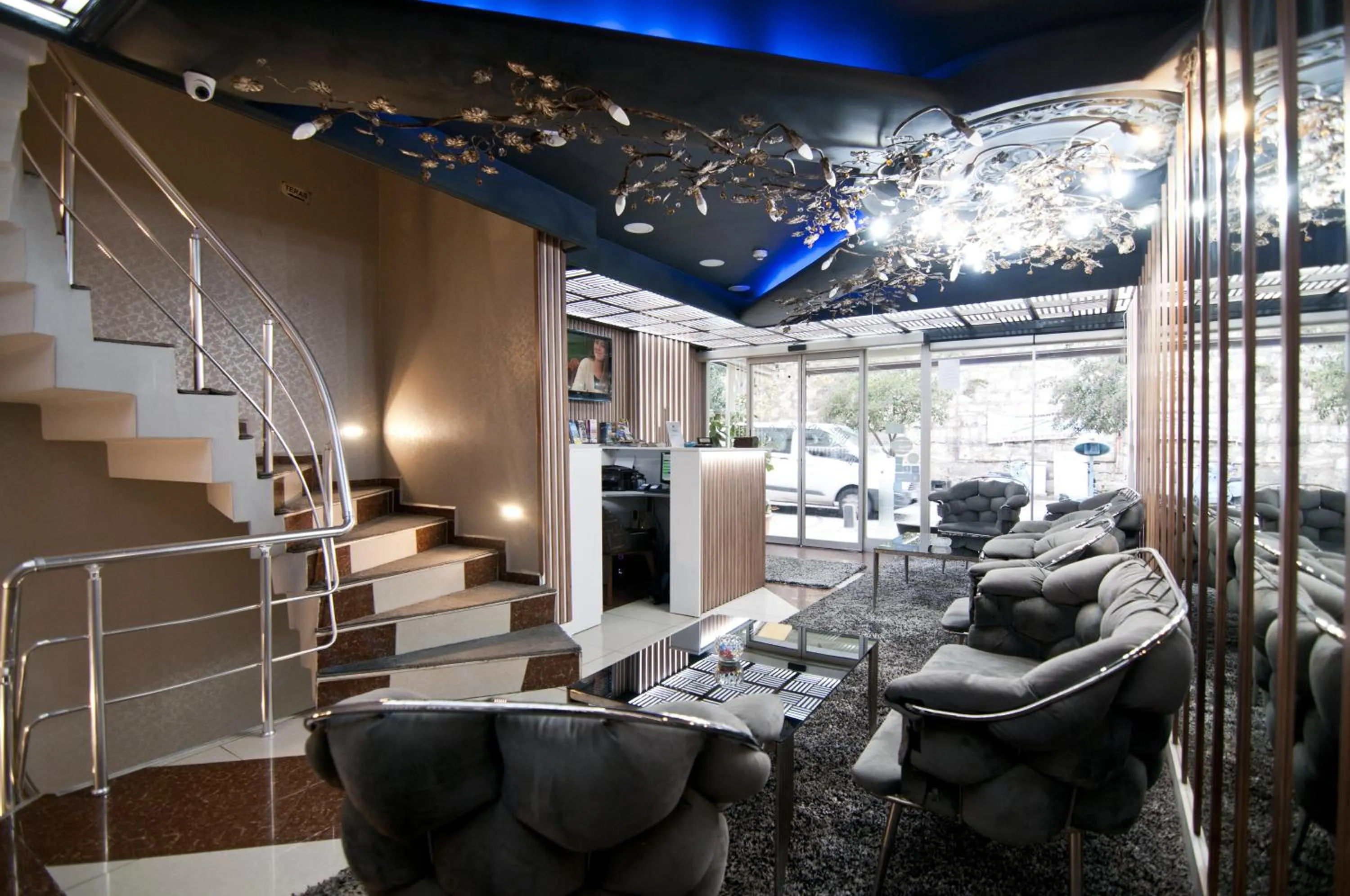 Lobby or reception in Hotel Broken Column