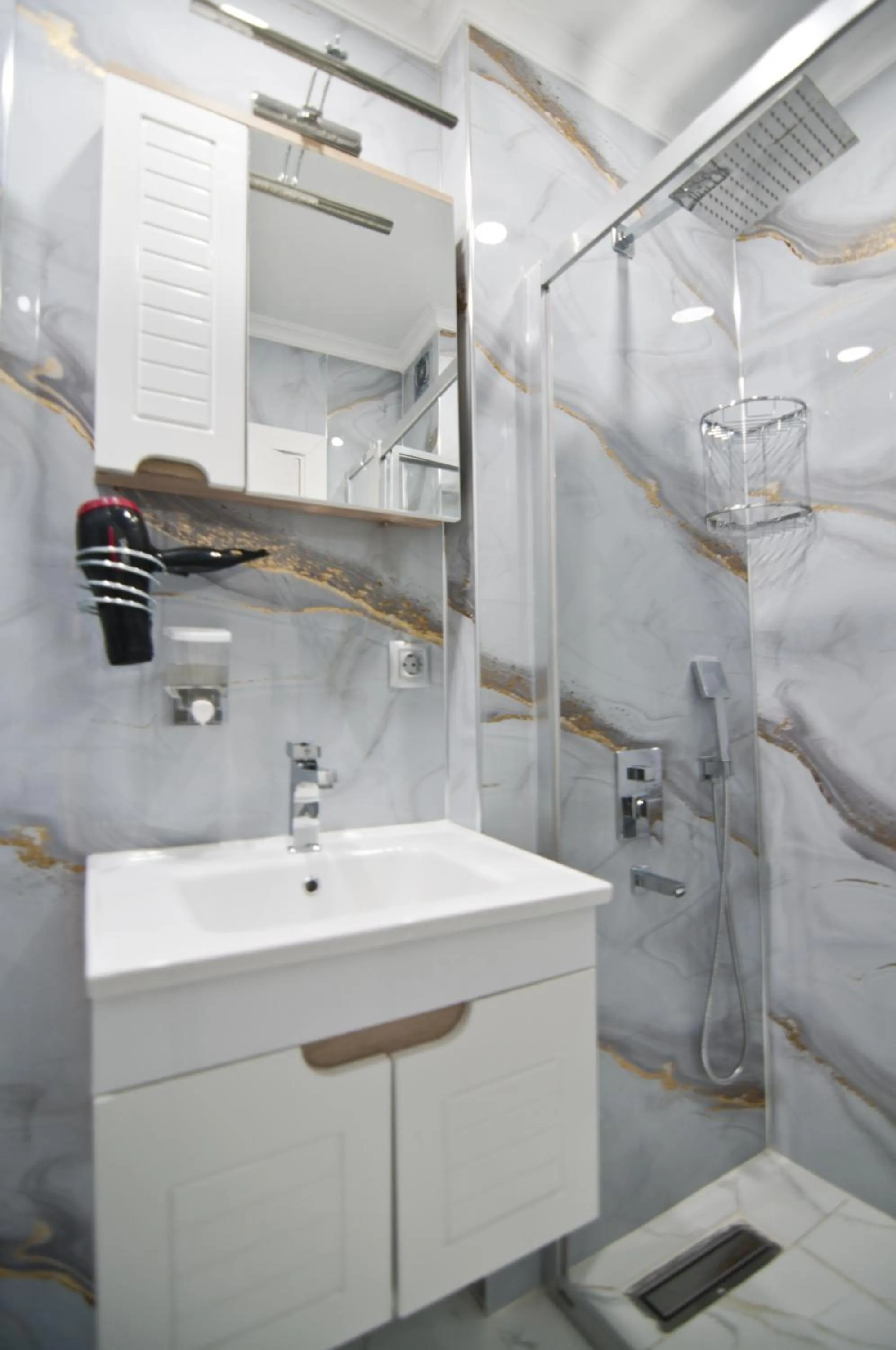 Bathroom in Hotel Broken Column