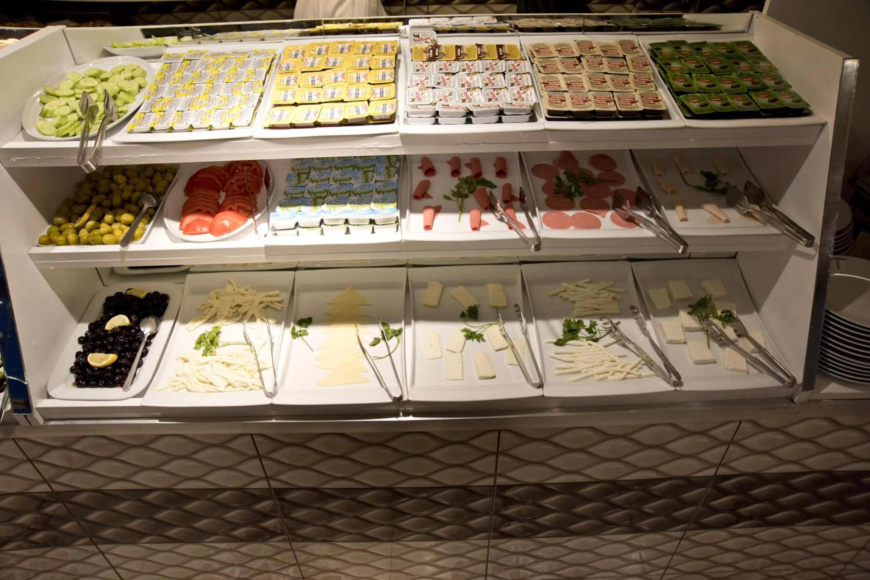 Breakfast in Hotel Broken Column