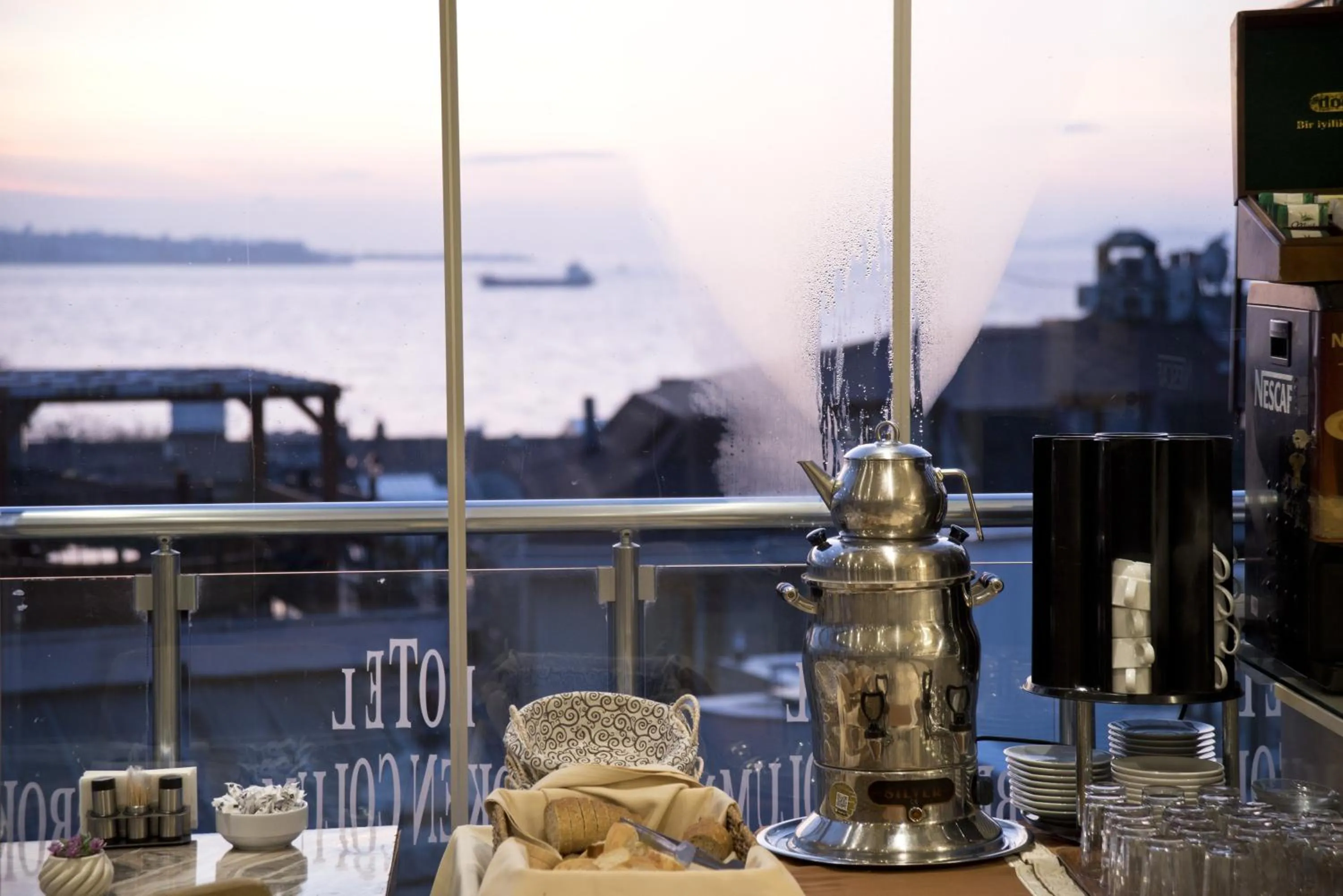 Breakfast in Hotel Broken Column