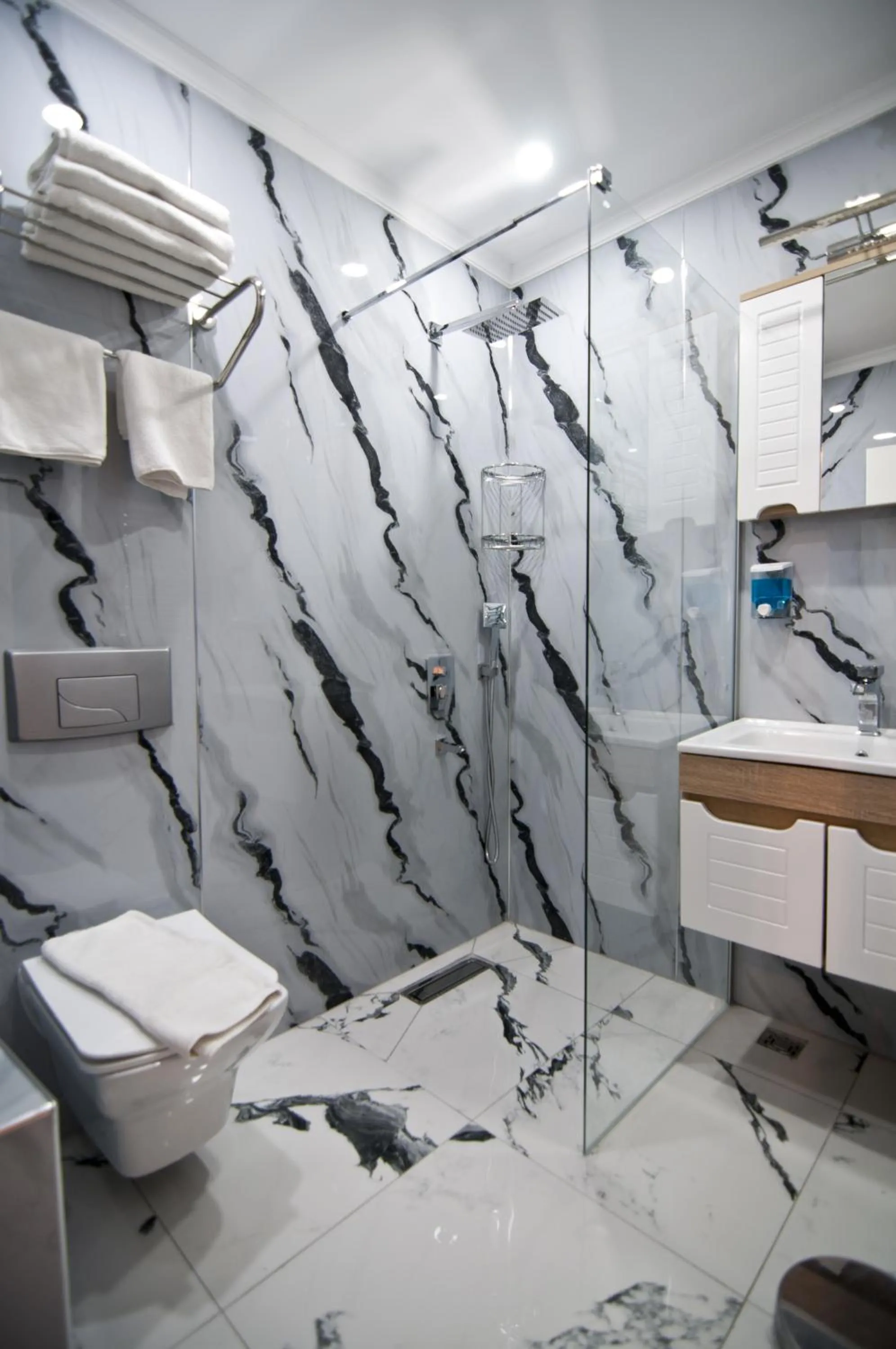 Bathroom in Hotel Broken Column