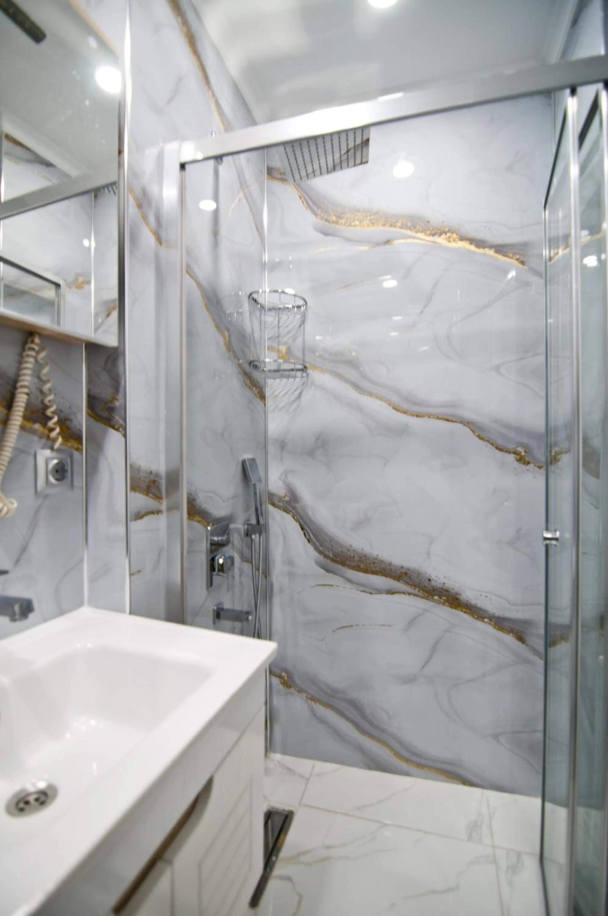 Bathroom in Hotel Broken Column