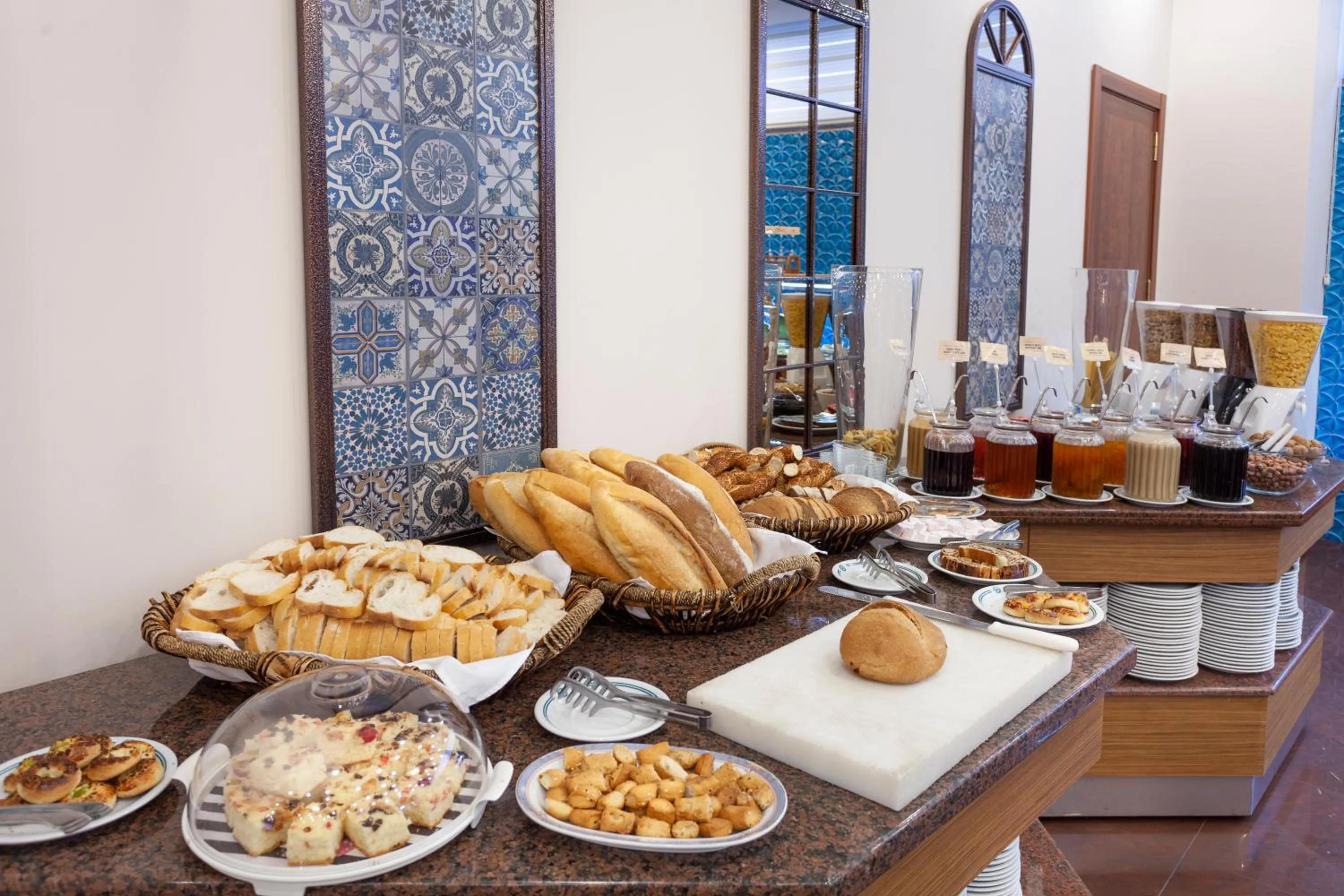Food and drinks in Ozkaymak Konya Hotel