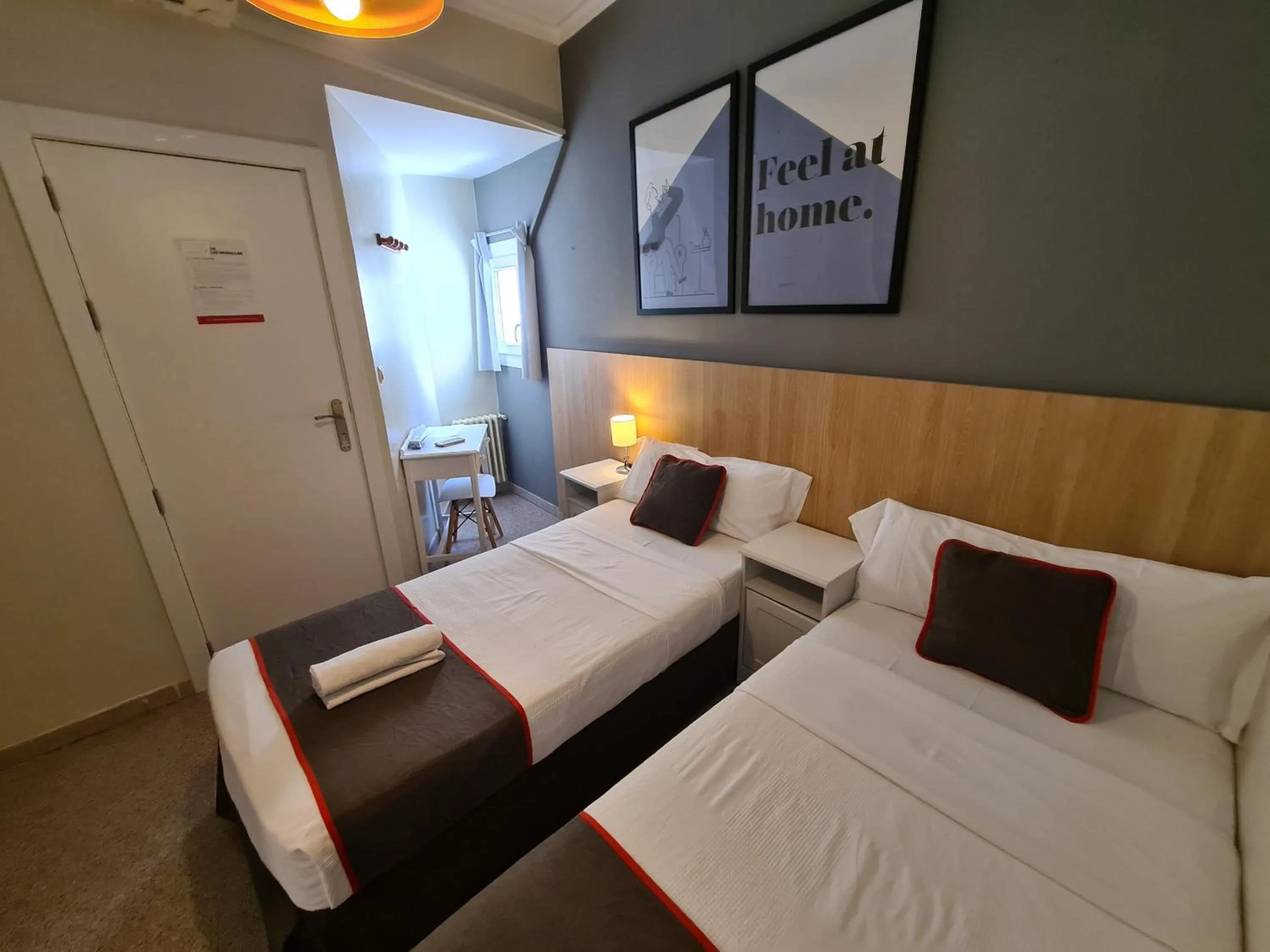 Photo of the whole room, Bed in CH Las Murallas