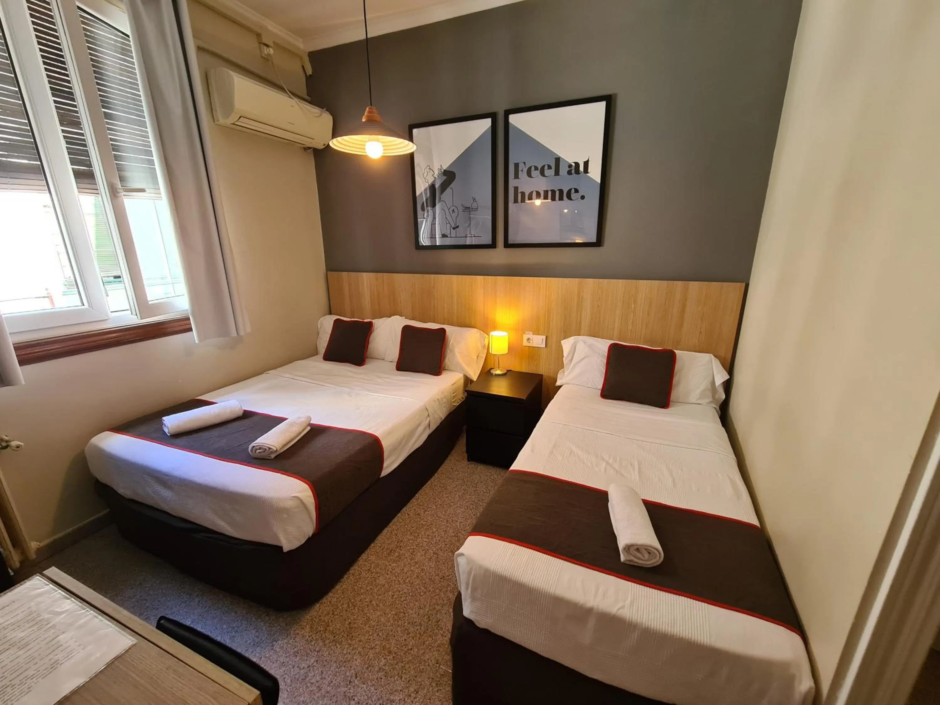 Photo of the whole room, Bed in CH Las Murallas