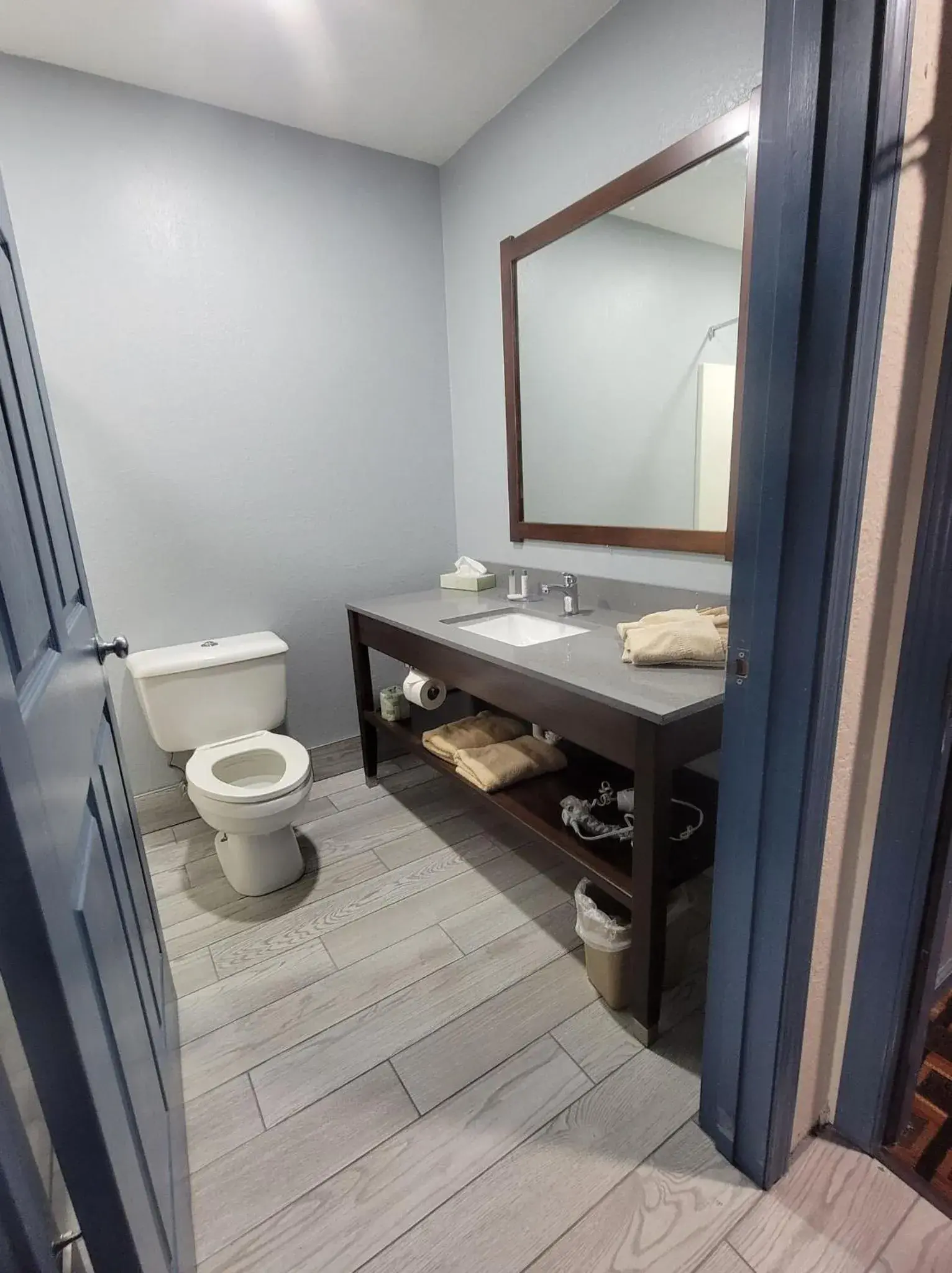 King Room with Pool View in CountrySide Inn King Room with Pool View in CountrySide Inn