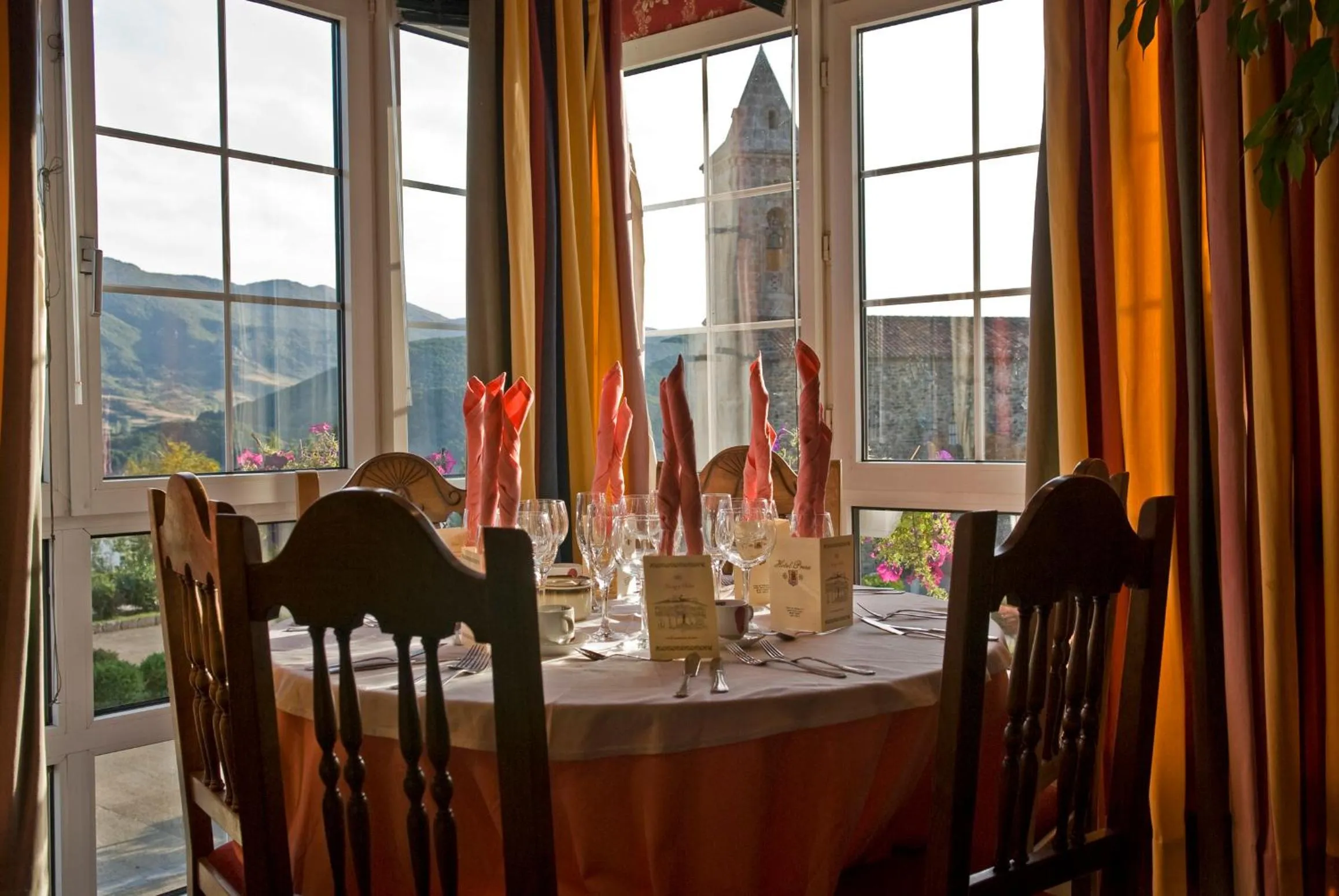 Restaurant/places to eat in Hotel Presa