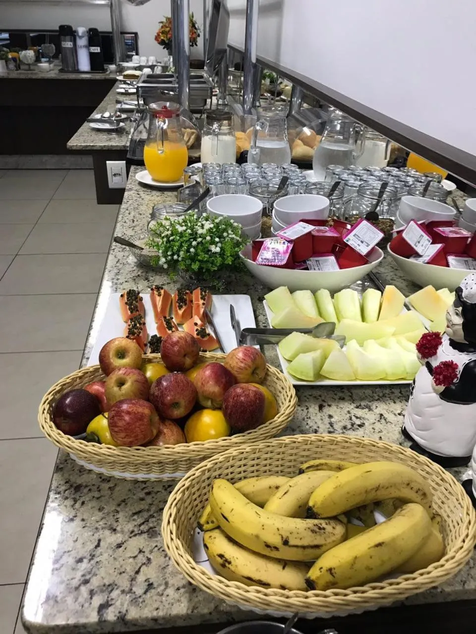 Buffet breakfast in Hotel D'Nápoles