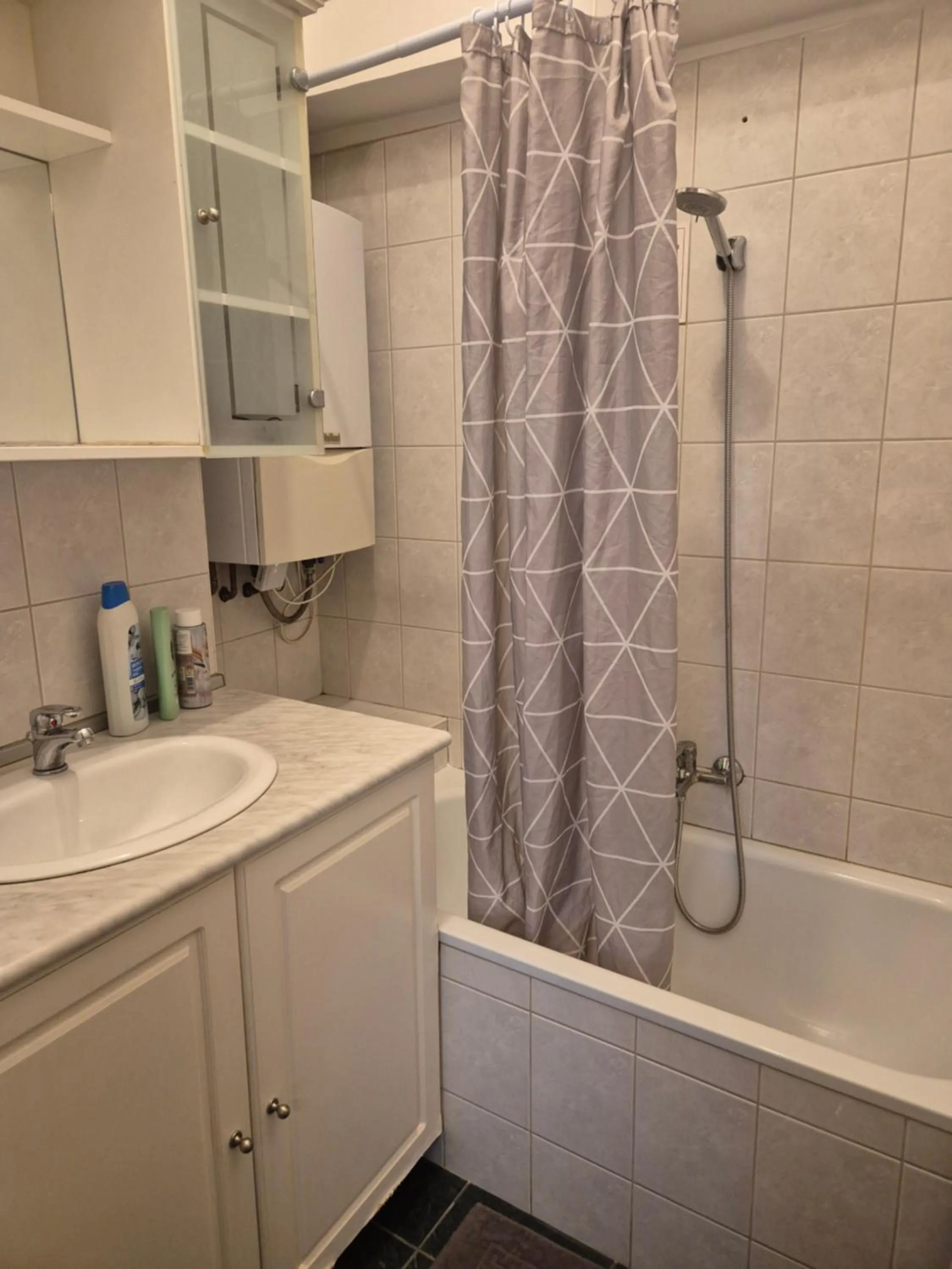 Shower in Boomerang Hostel