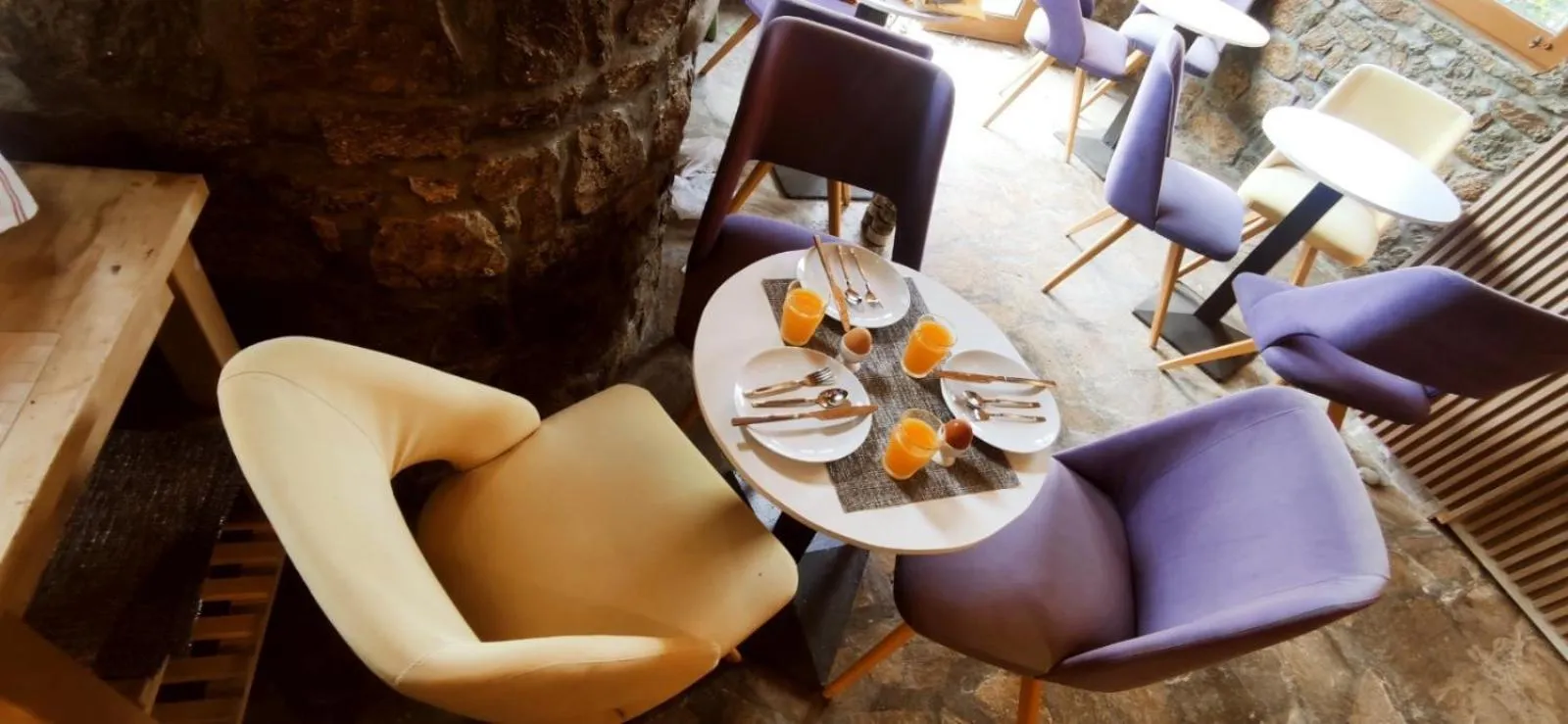 Restaurant/places to eat in Mykonian Iros Suites & Villas