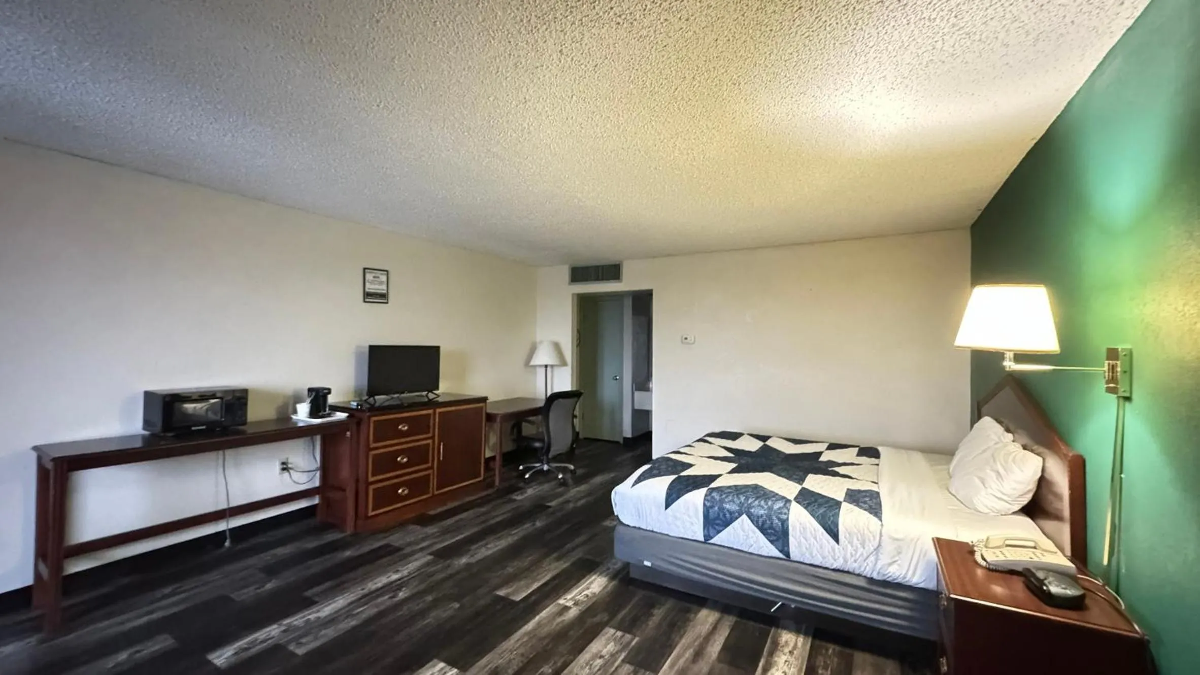 Bed in Hospitality House Union City I 69 US 51, TN