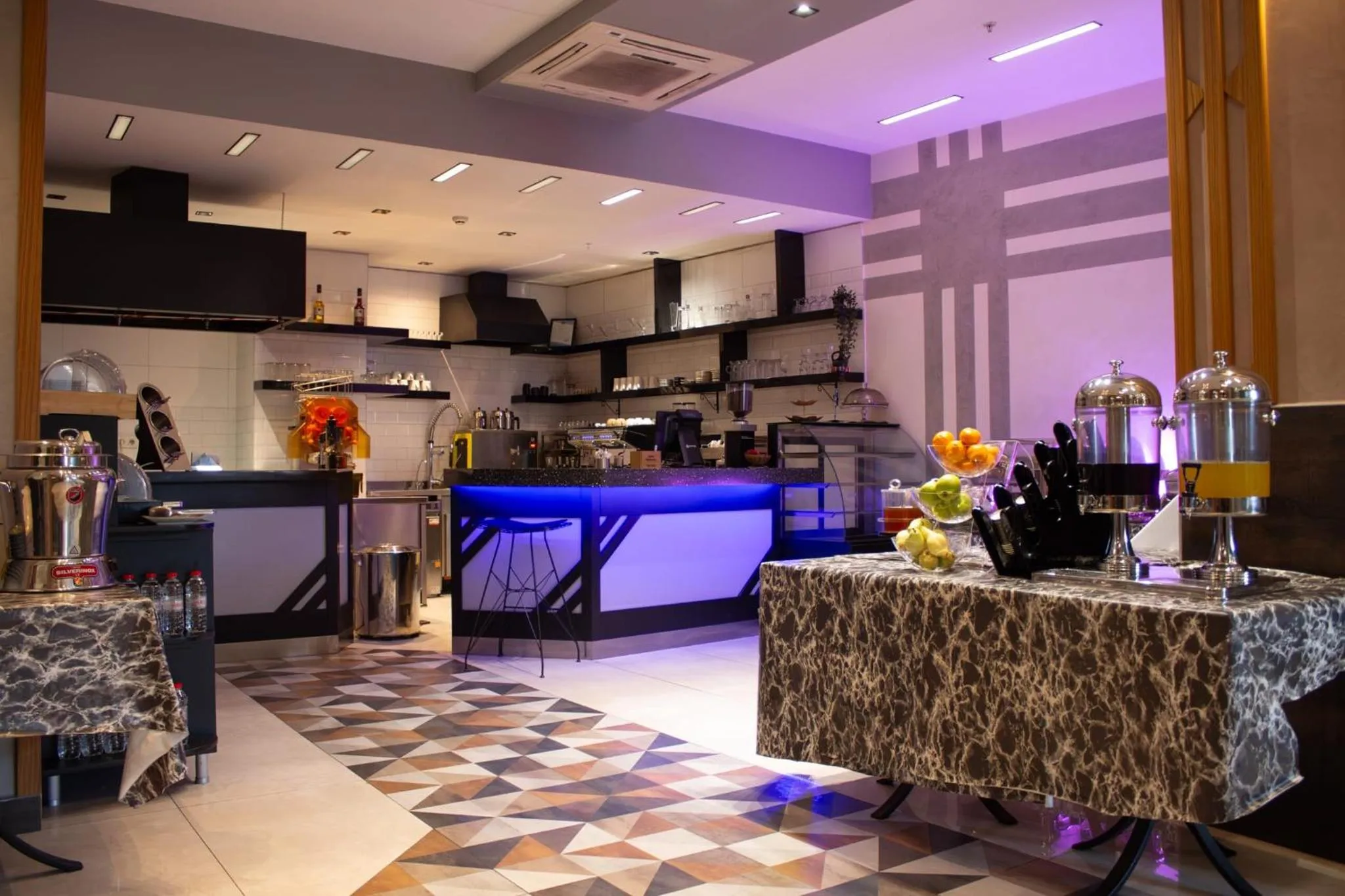 Restaurant/places to eat in Classy Suite Taksim