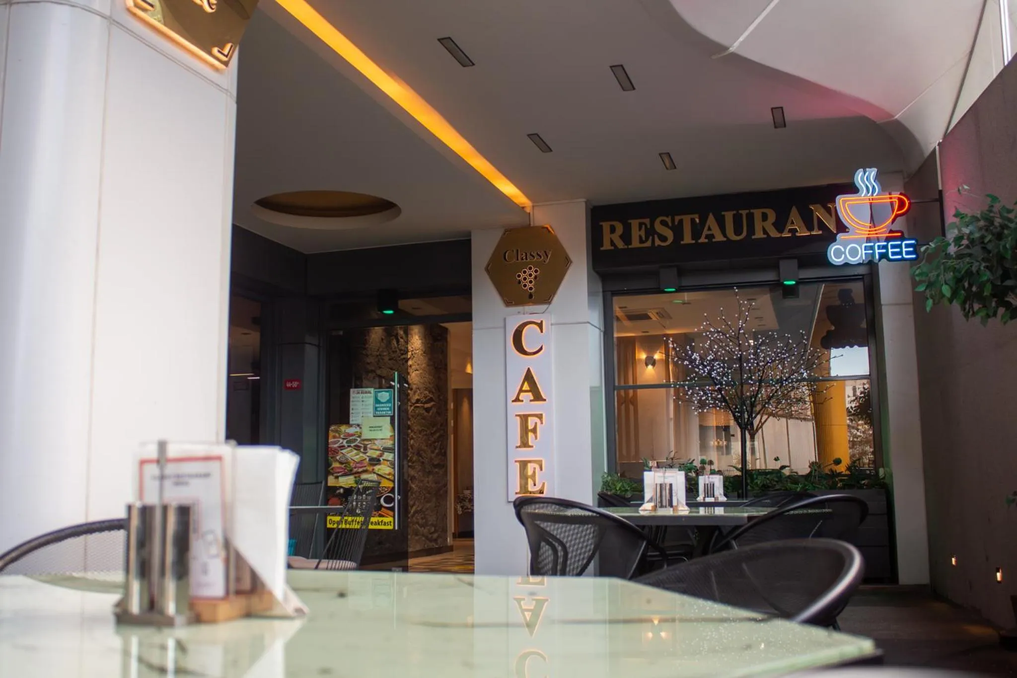 Restaurant/places to eat in Classy Suite Taksim