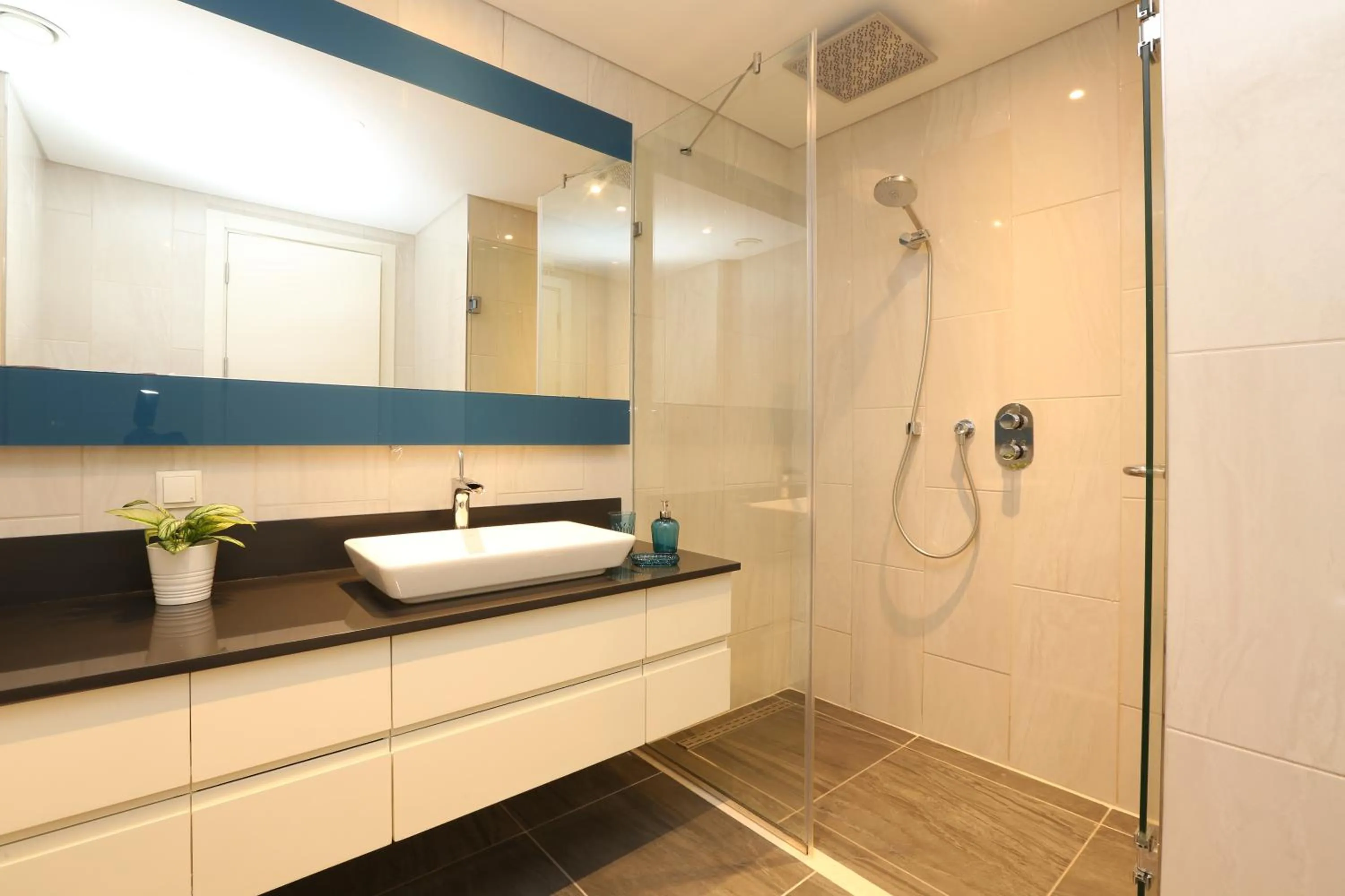 Shower in Classy Suite Taksim