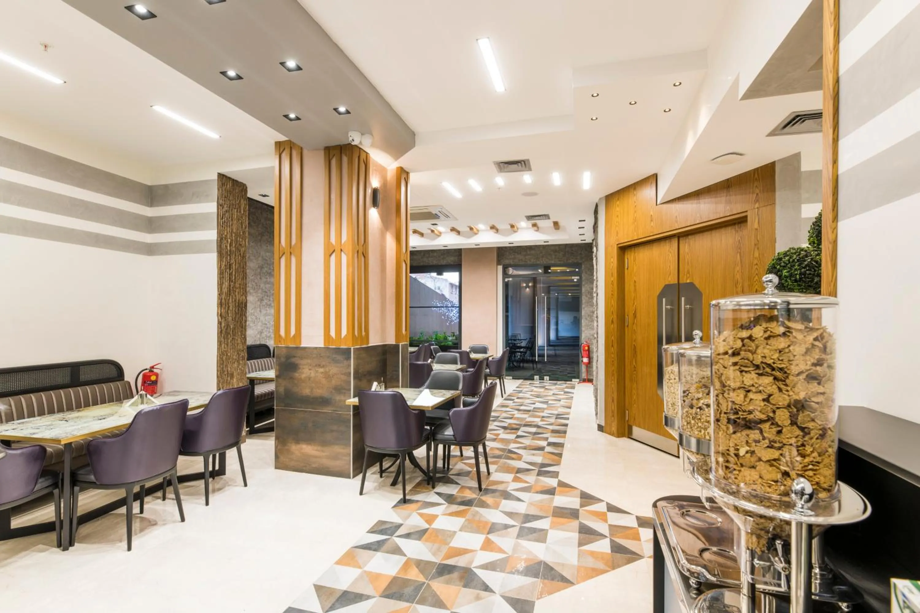 Restaurant/places to eat in Classy Suite Taksim