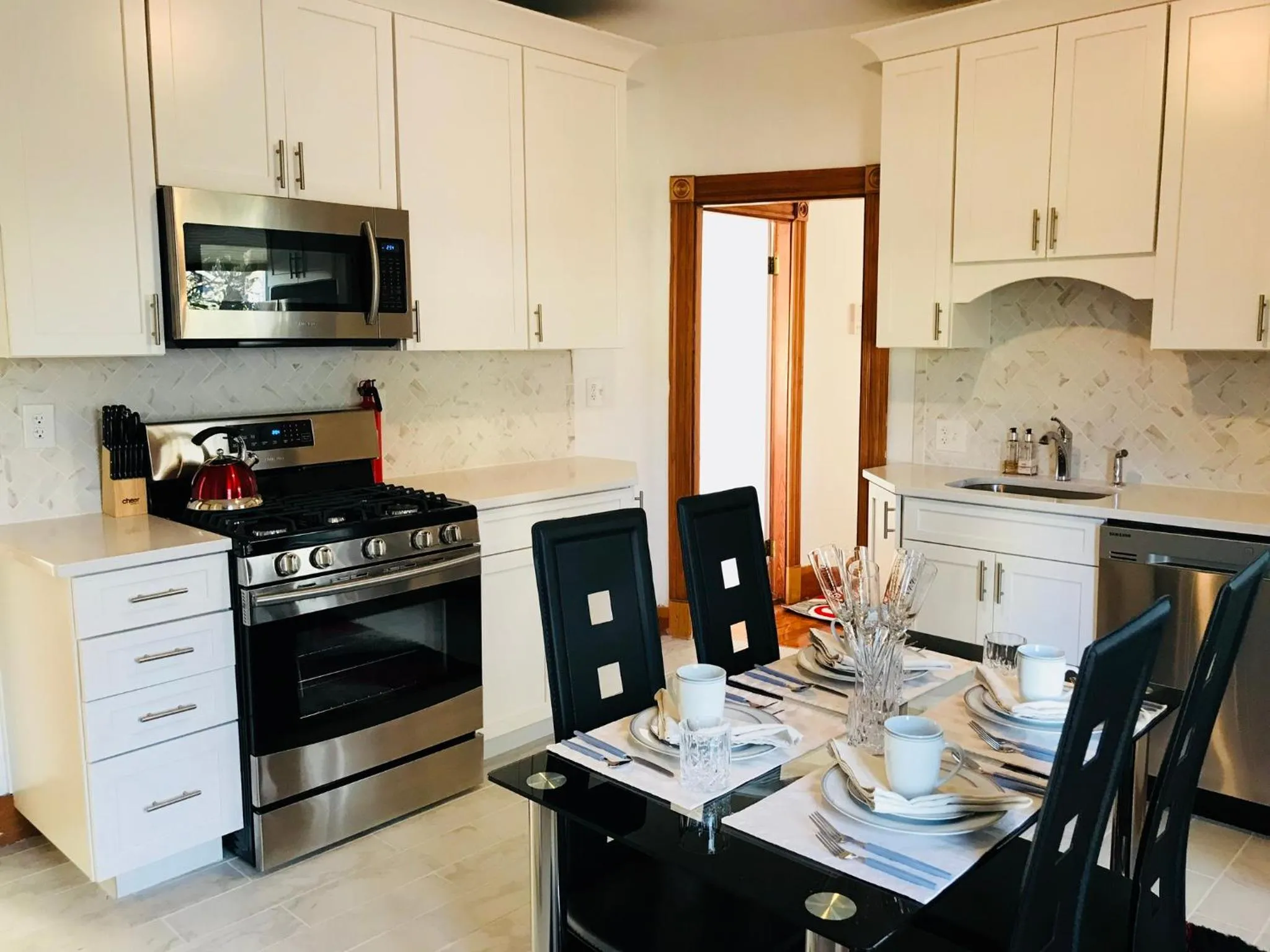 Boston Lodge and Suites