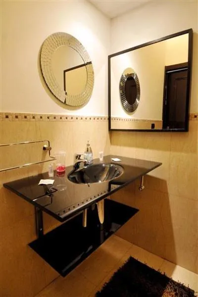 Bathroom in La Disfida Di Barletta