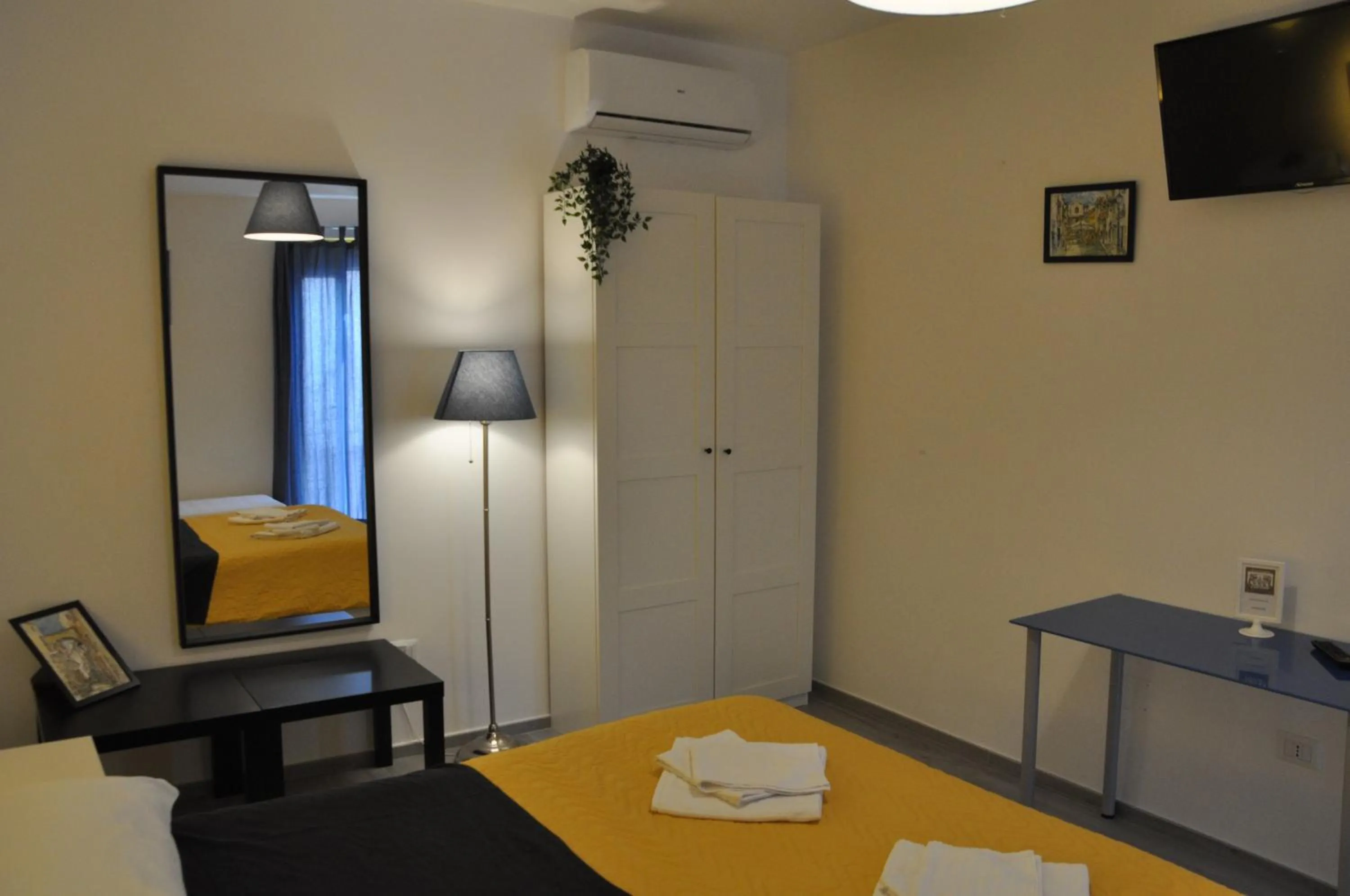 Photo of the whole room, Bed in La Disfida Di Barletta